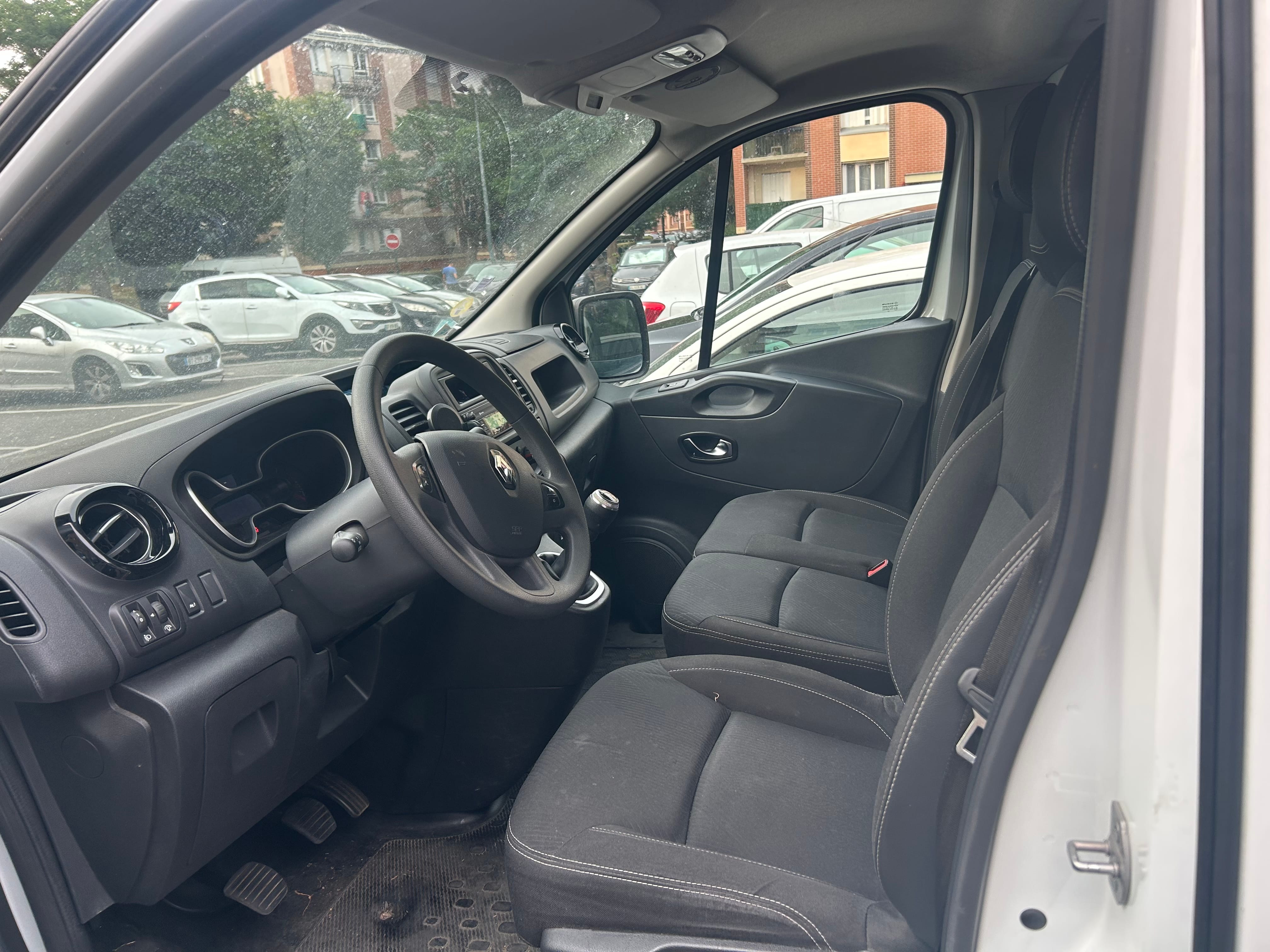 Renault Trafic avec Autoradio