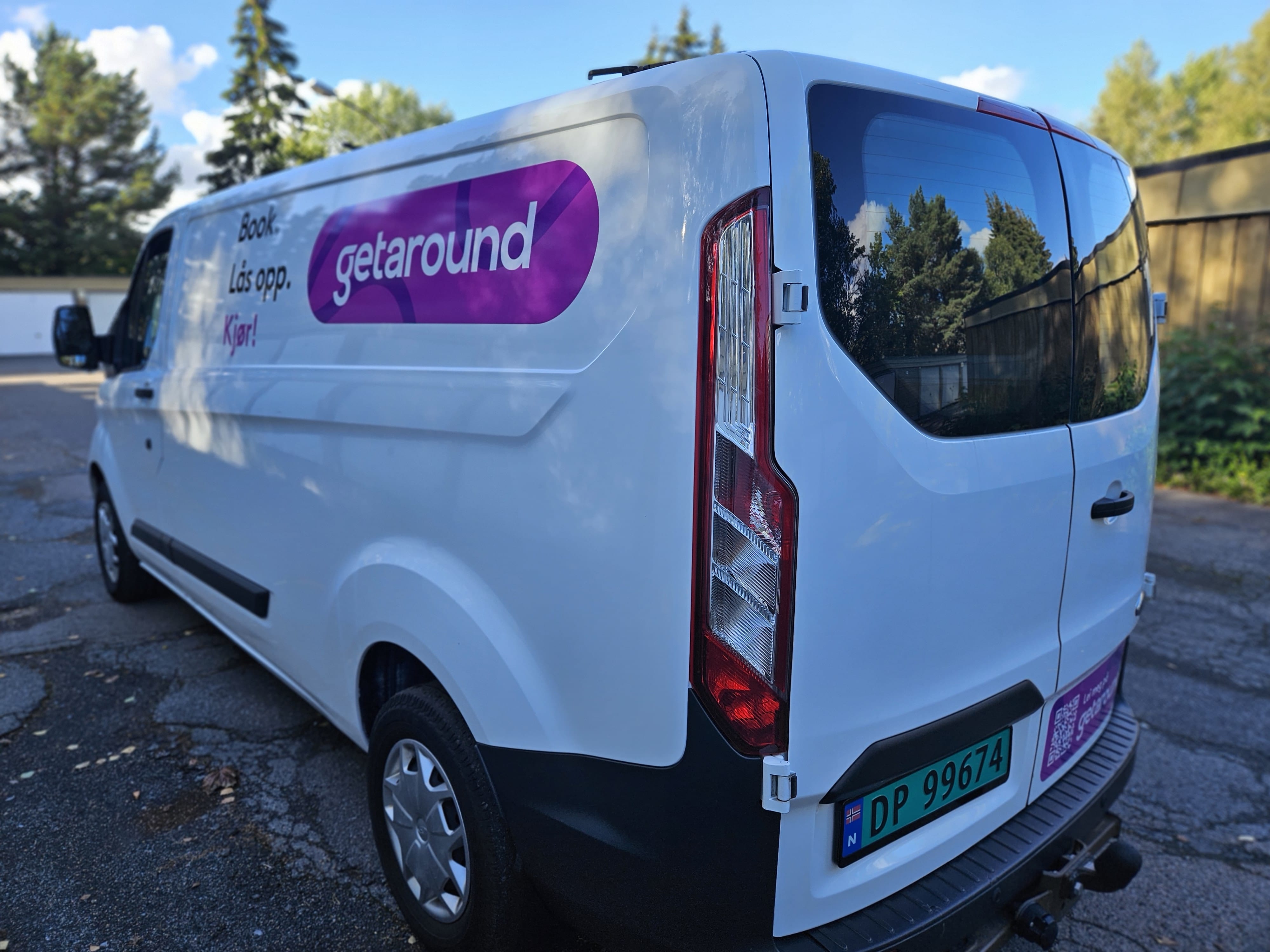 Ford Transit Custom Varebil med egen parkeringsplass. med Tilhengerfeste