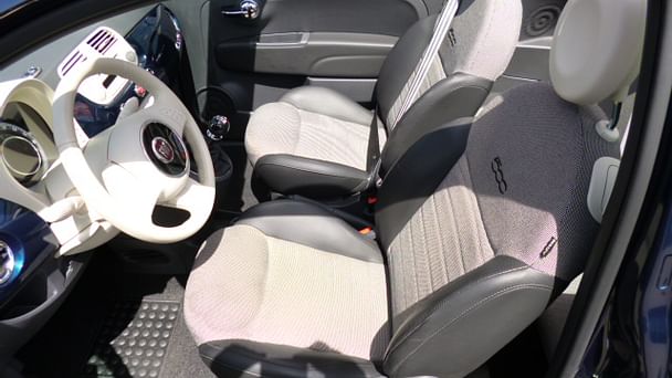 Fiat 500 C Louez la Fiat 500 Cabriolet – Élégance, Maniabilité et Plaisir de Conduite !