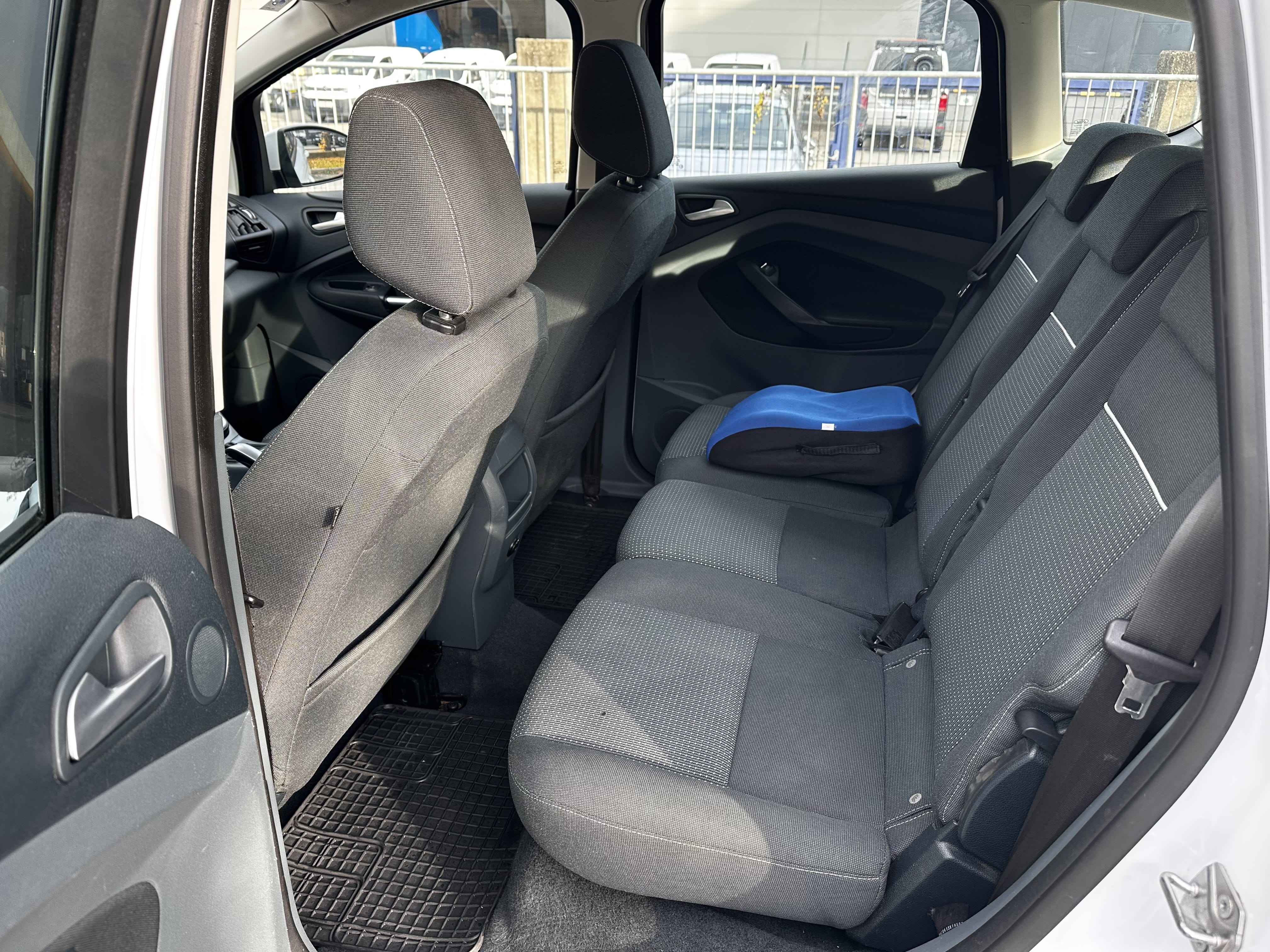 Ford C-Max mit USB-Ladeanschlüsse