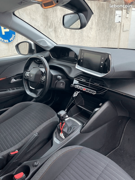 Peugeot 208 avec Siège bébé