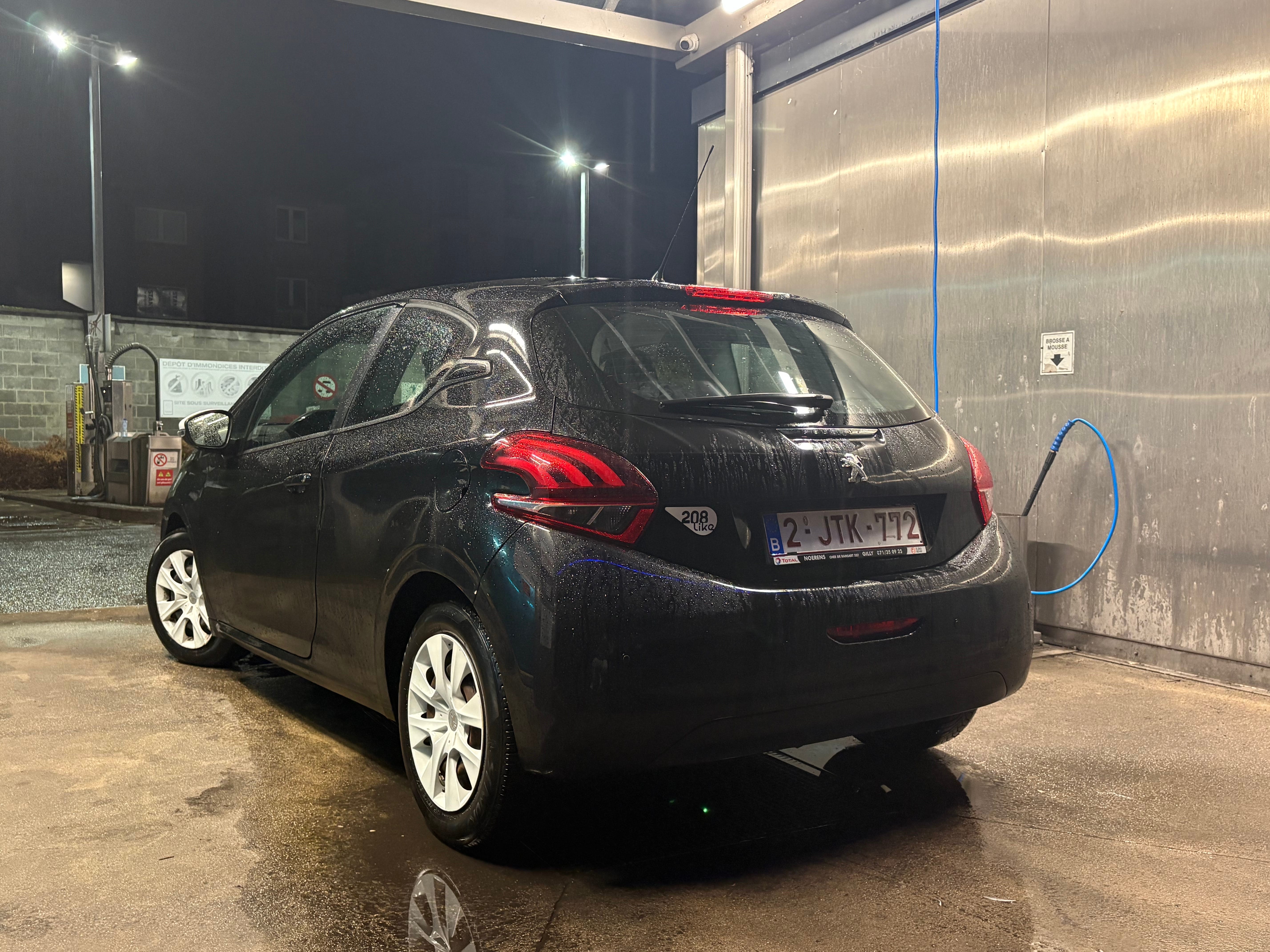 Peugeot 208 Like with Baby seat