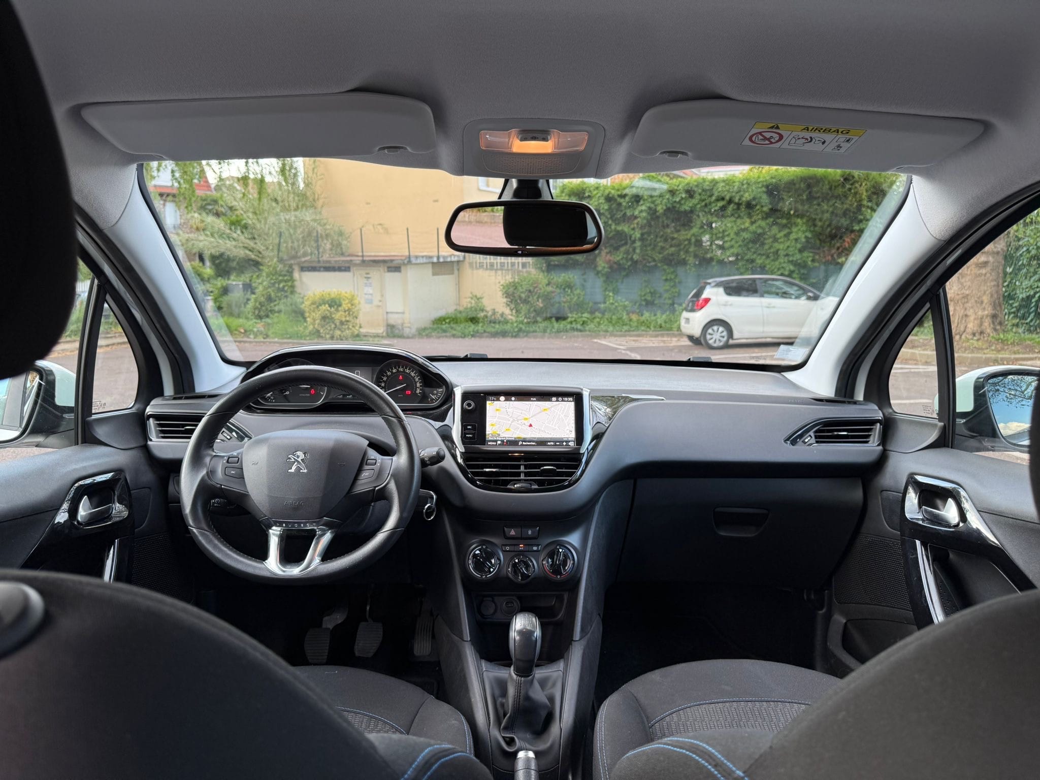 Peugeot 208 avec GPS