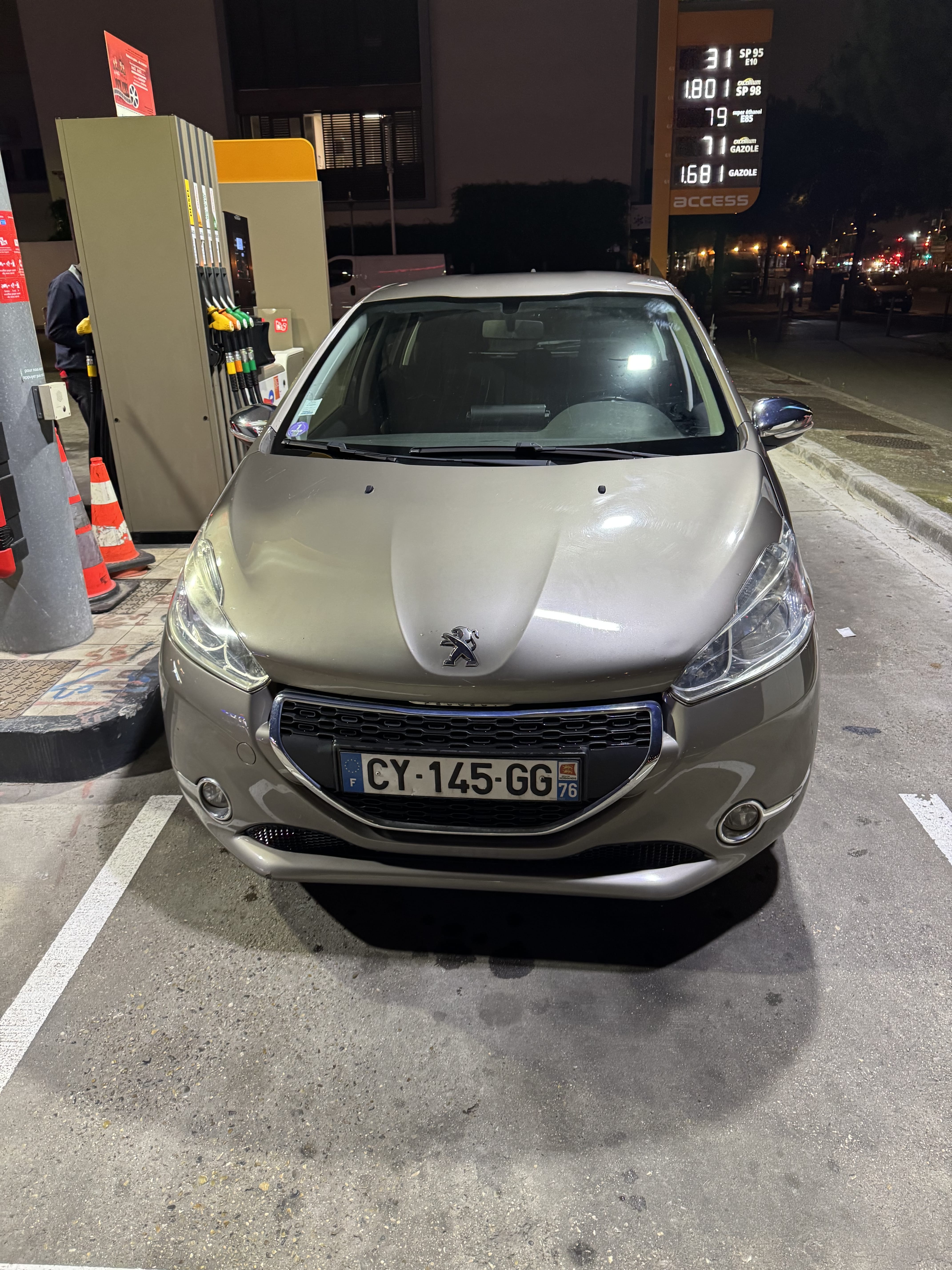 Peugeot 208 avec Apple CarPlay