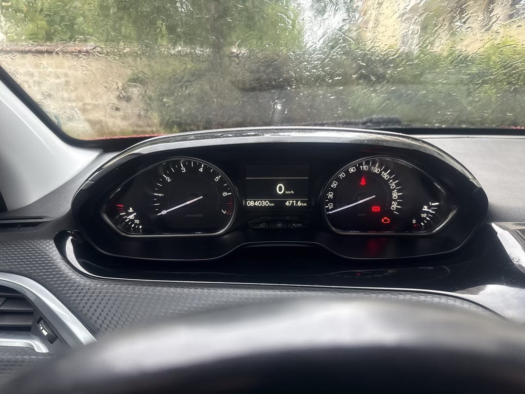 Peugeot 2008 prise en charge et retour ultra faciles. Flexible 24/7 – Parking privé avec Régulateur de vitesse
