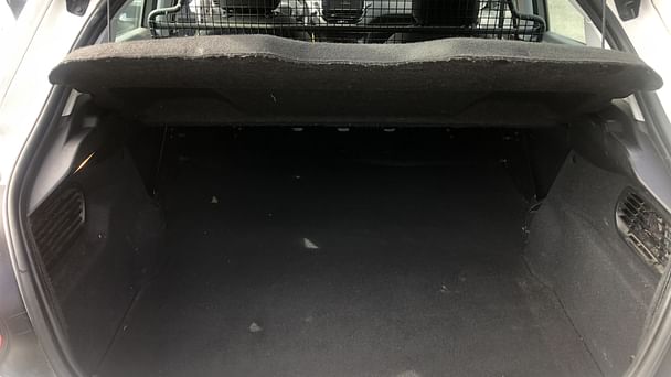 Peugeot 208 Société 1.6 Hdi 75 ch / 2 places / Aéroport Bordeaux avec Entrée audio / iPod