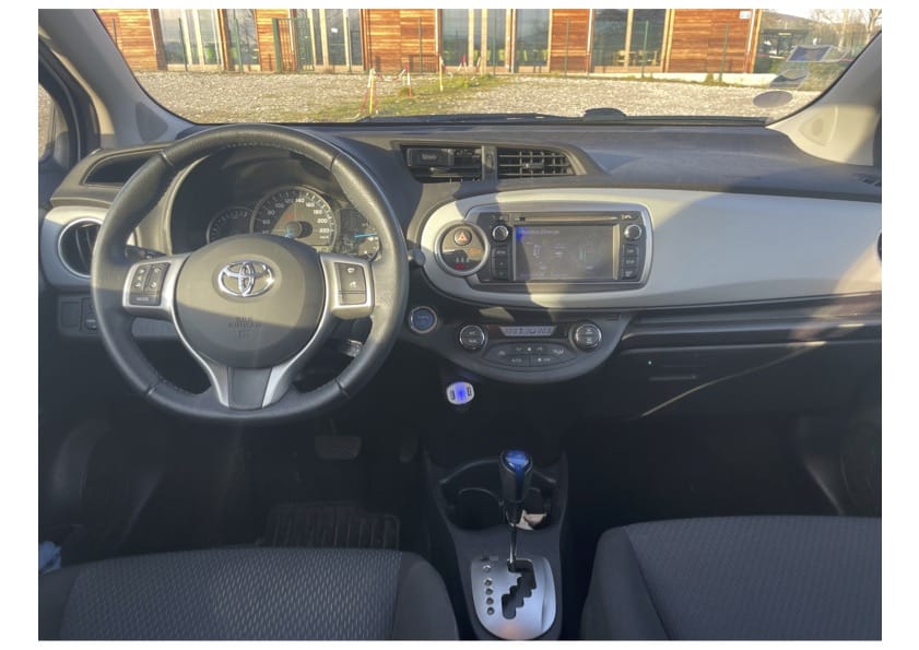 Toyota Yaris Hybride avec Siège bébé