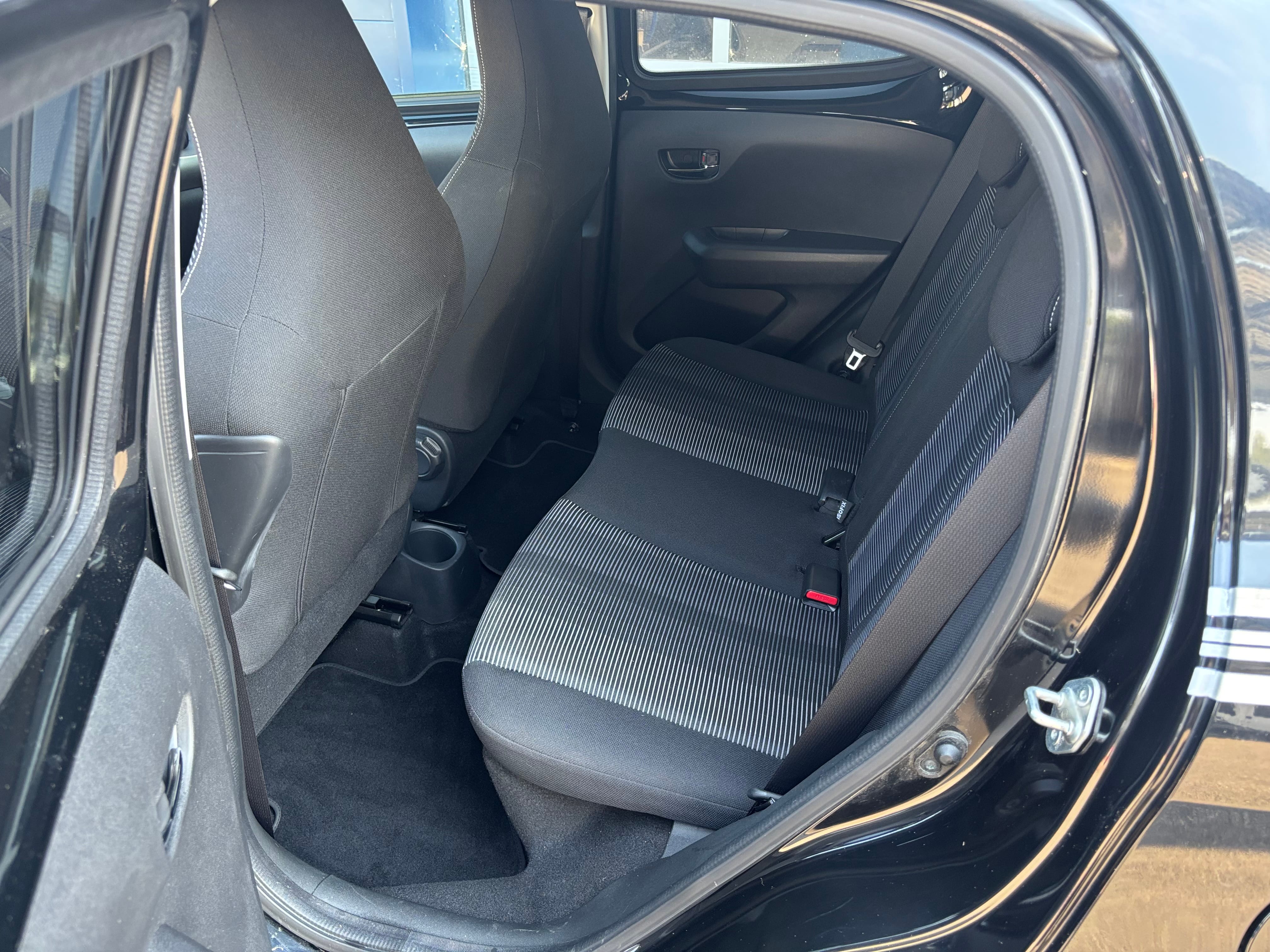 Peugeot 108 1.0 essence boite automatique avec Port USB