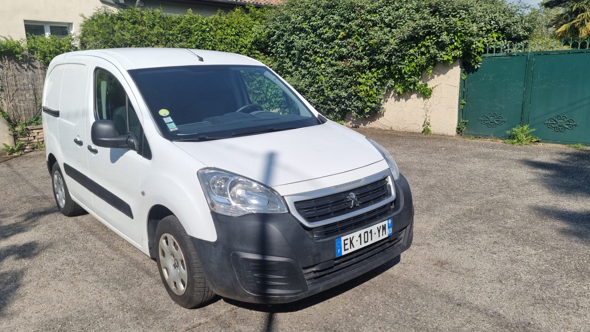Peugeot Partner Fourgon avec Pneus neige