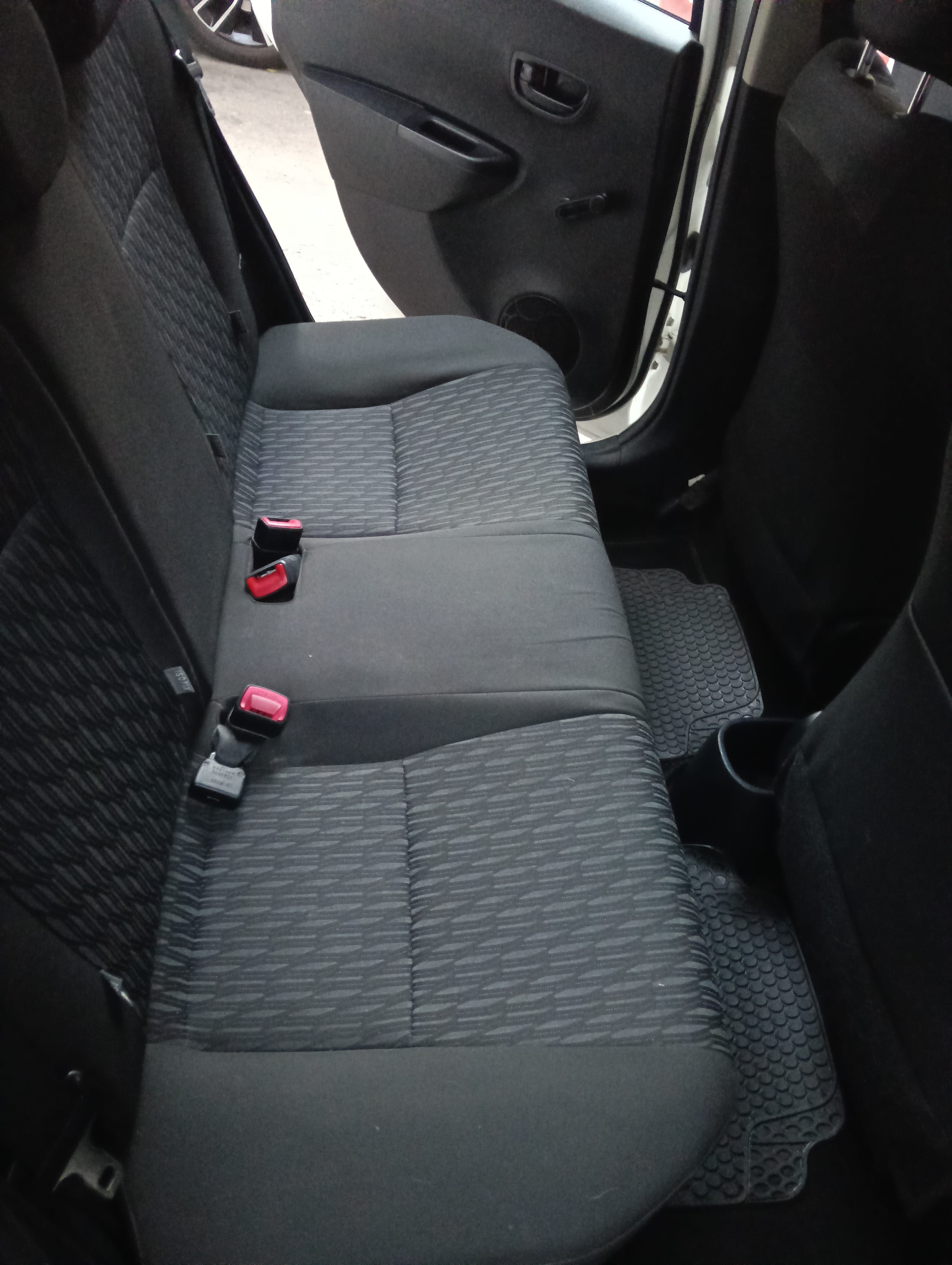 Toyota Yaris Sedan con Puertos de carga USB