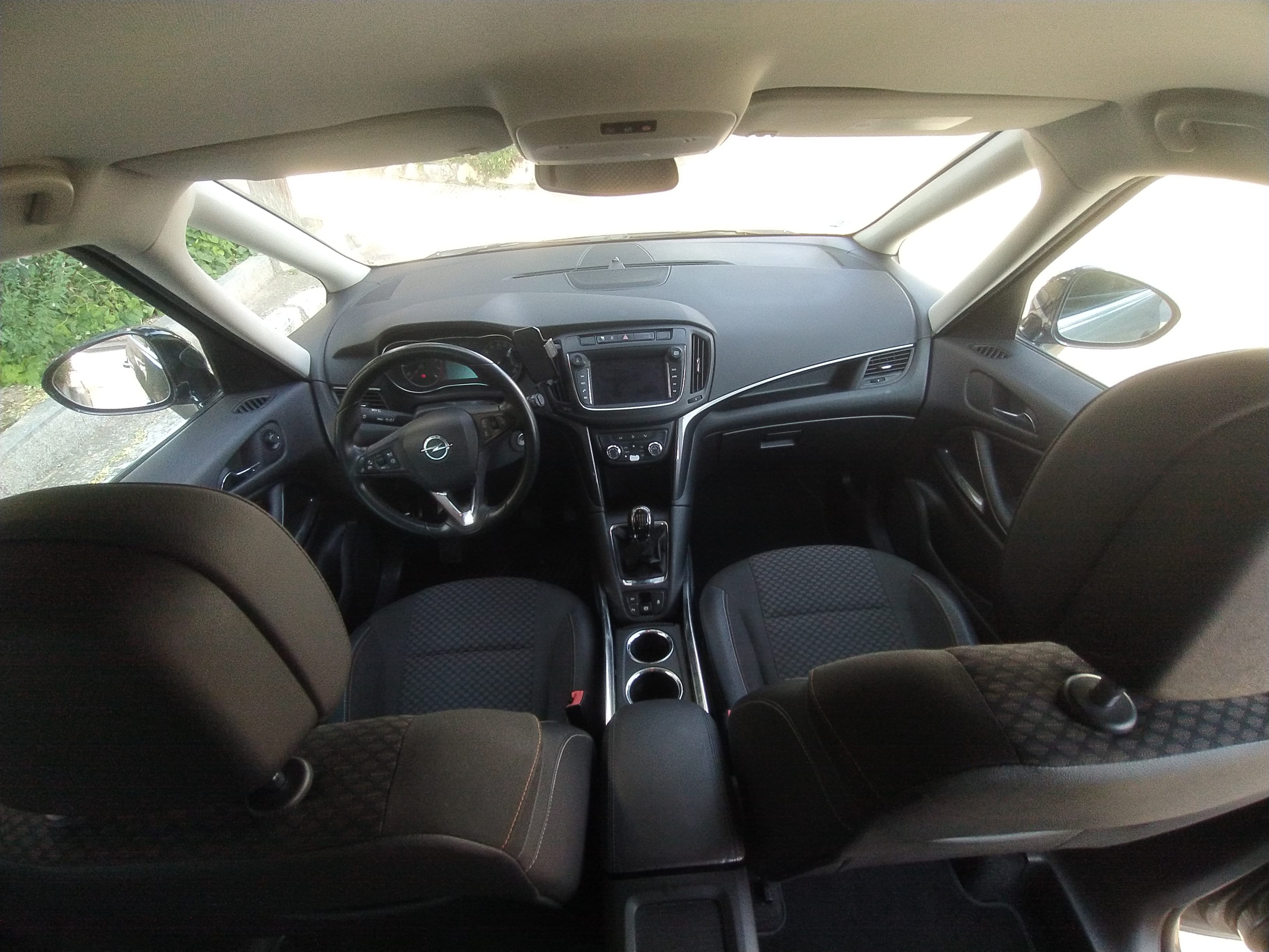 Opel Zafira Tourer mit Navigationsgerät