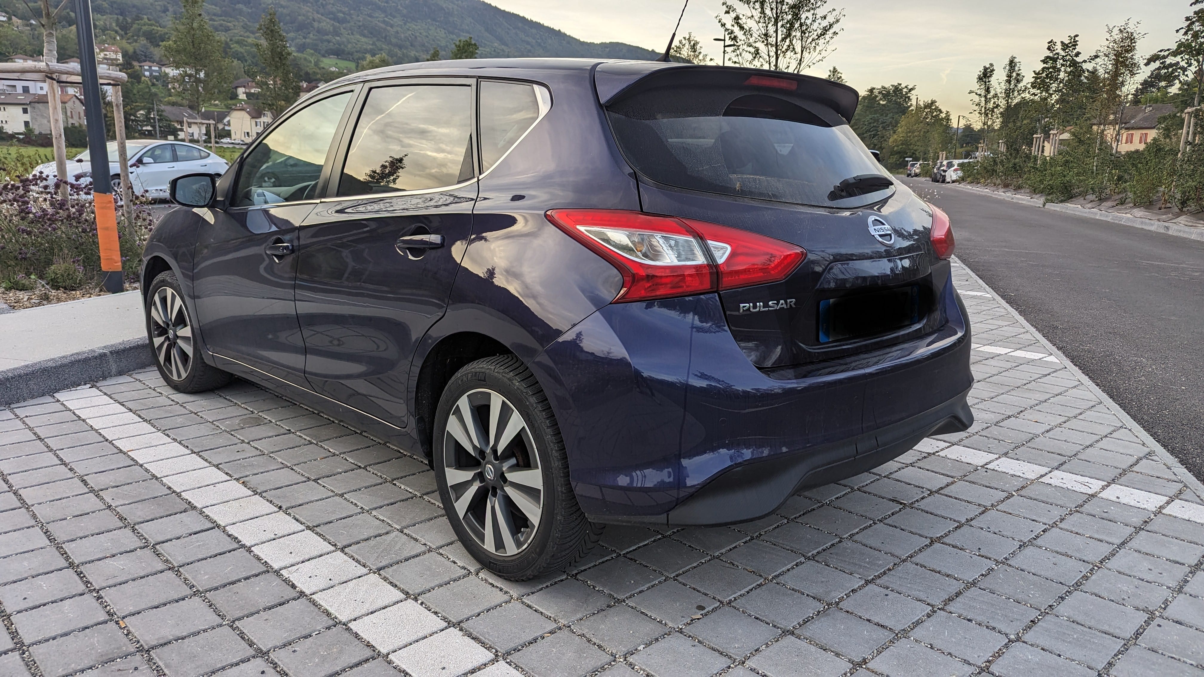 Nissan Pulsar Economique, confortable et bien entretenue, idéale pour week-ends, déménagements ou autres avec Régulateur de vitesse