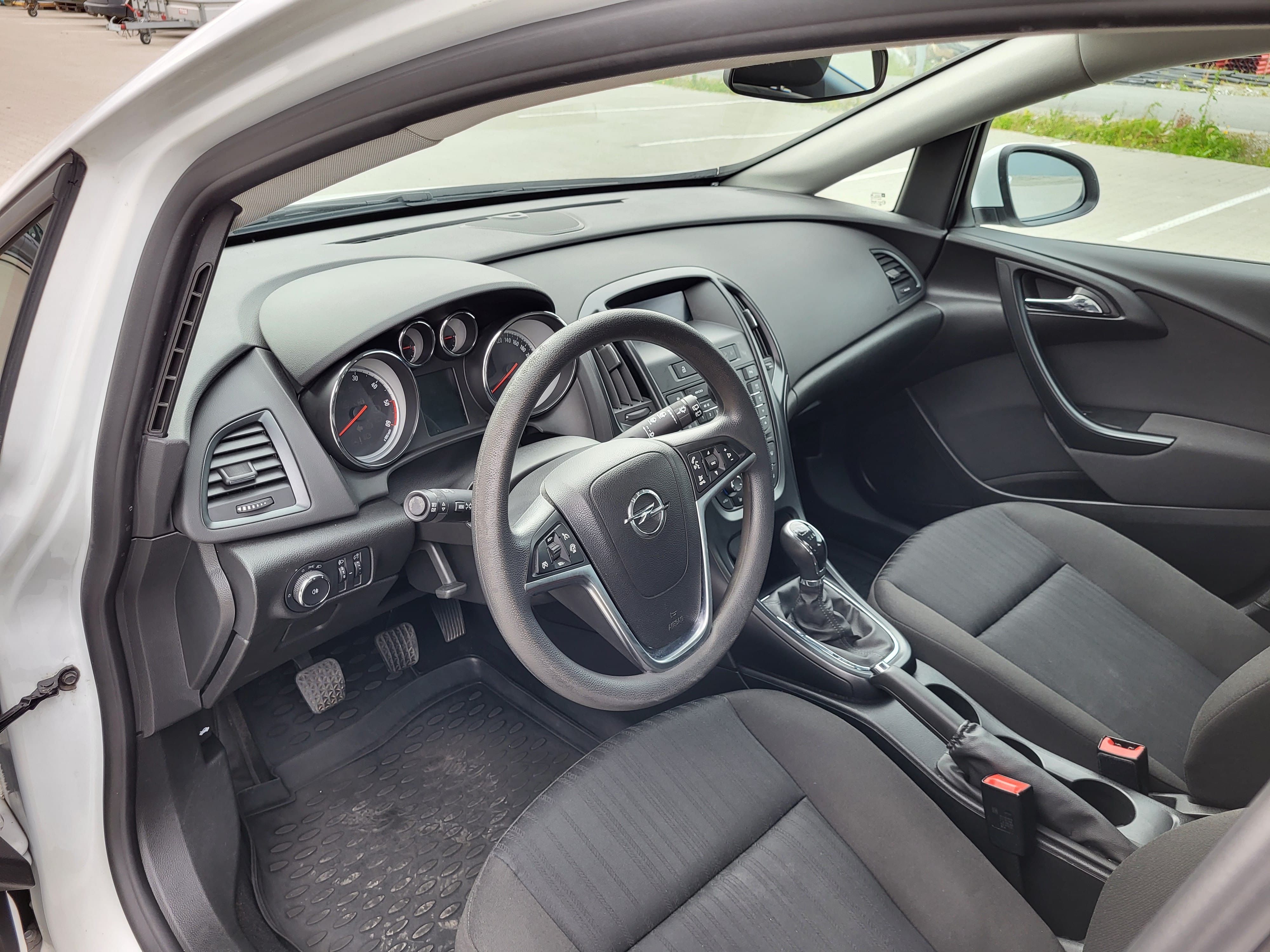 Opel Astra 1.4tdi avec Siège bébé