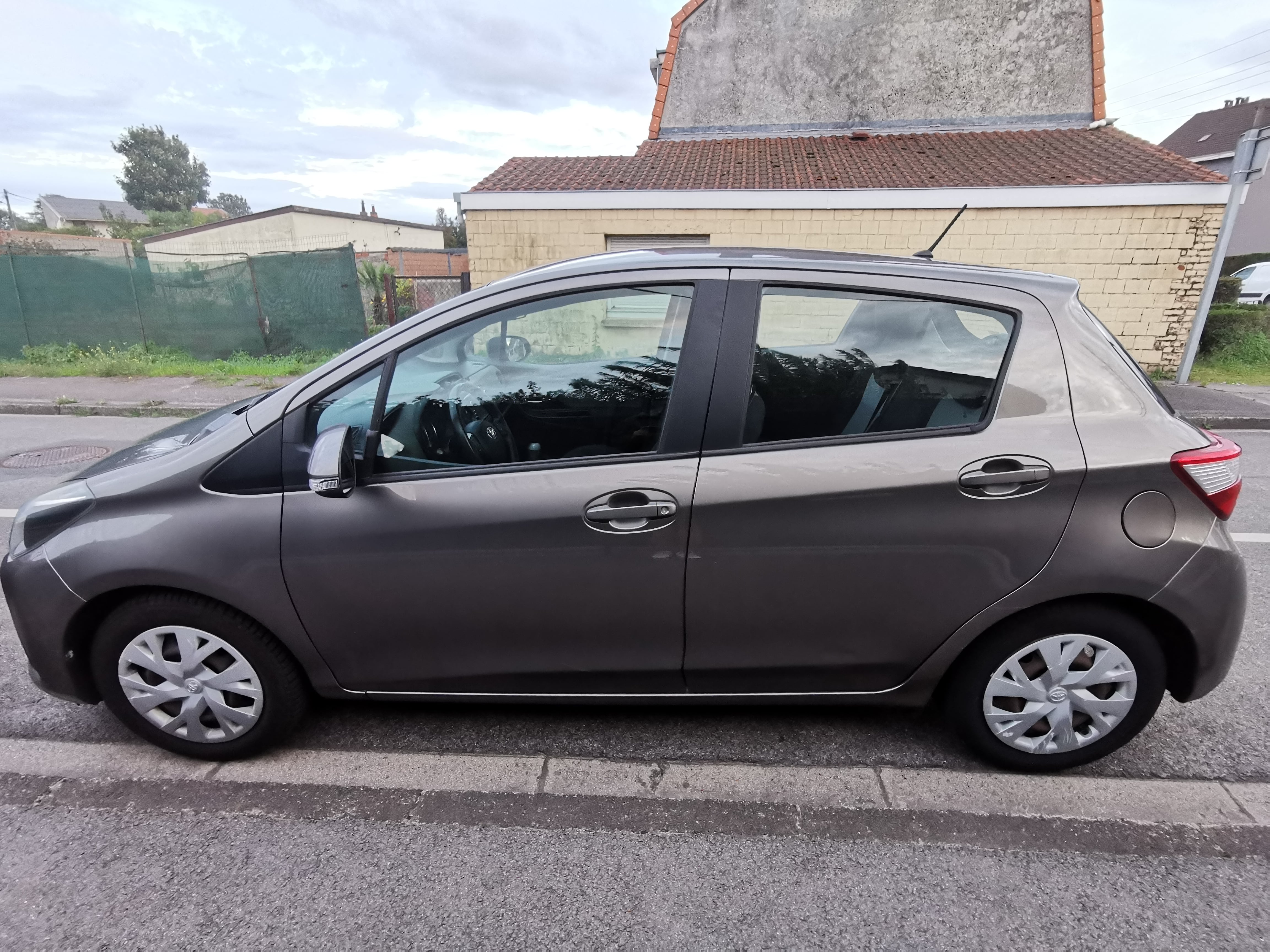 Toyota Yaris 1.0 Essence avec Audio Bluetooth