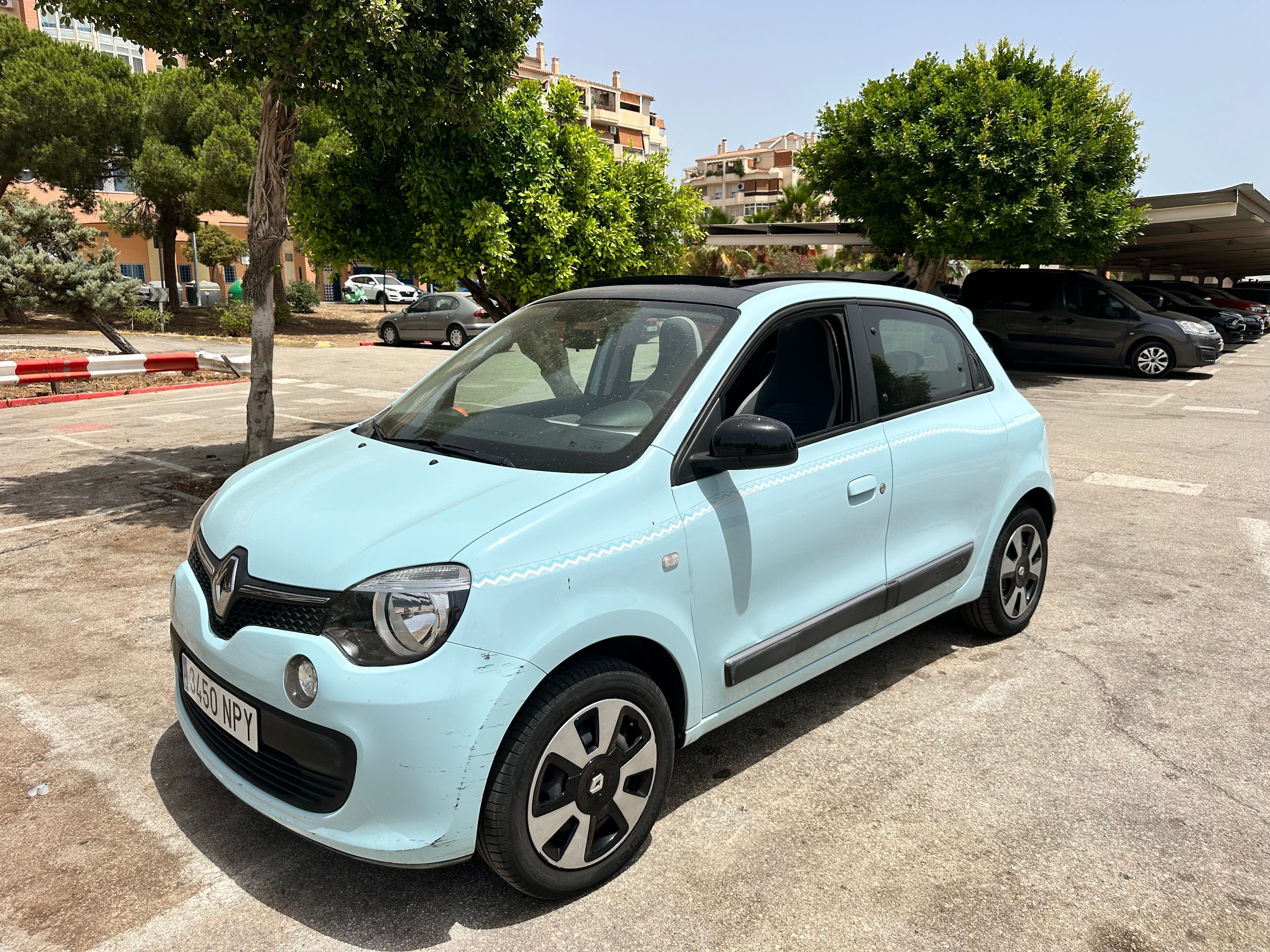 Renault Twingo III with Air conditioning