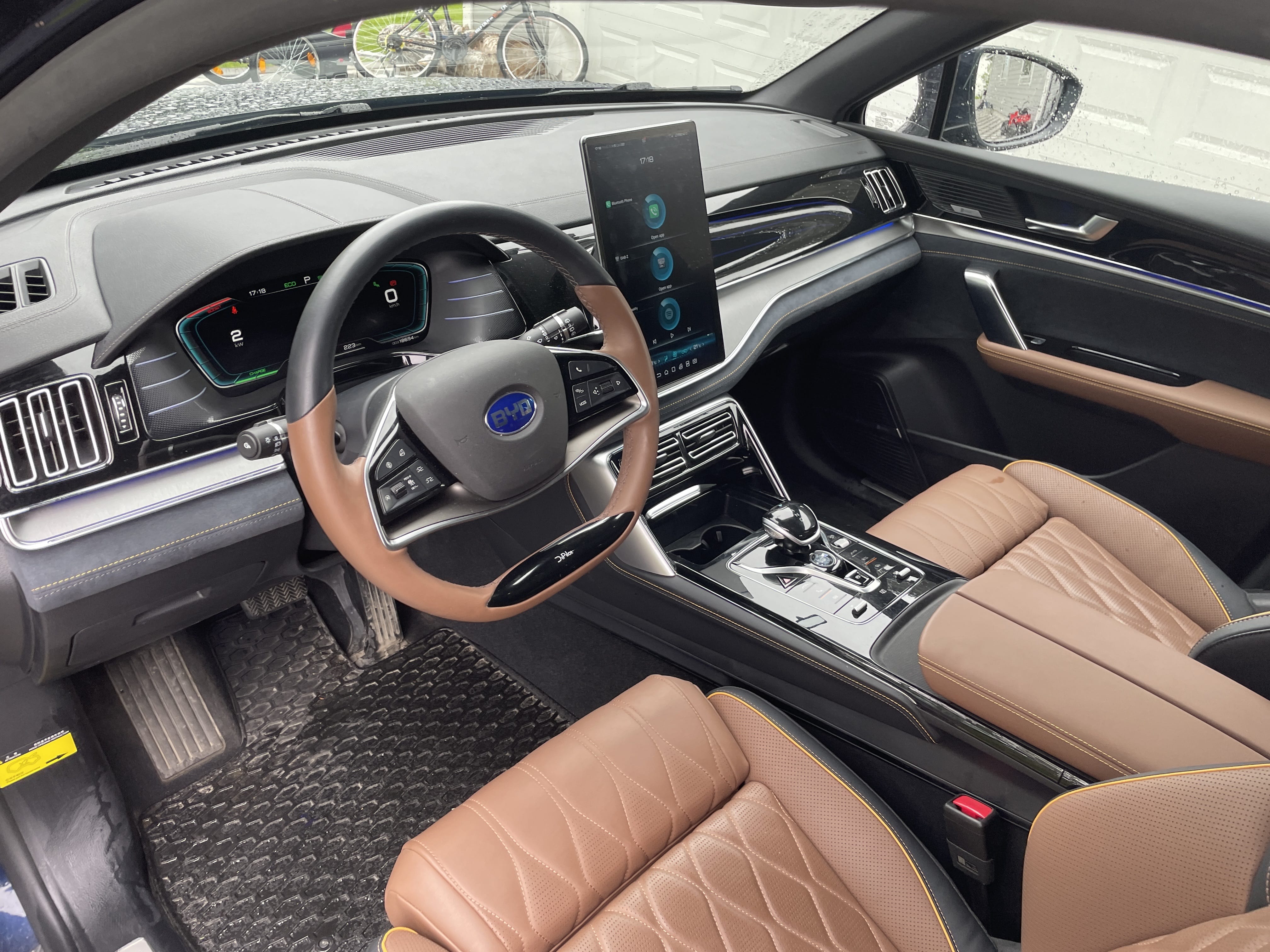BYD Tang elektrisk med Bluetooth audio
