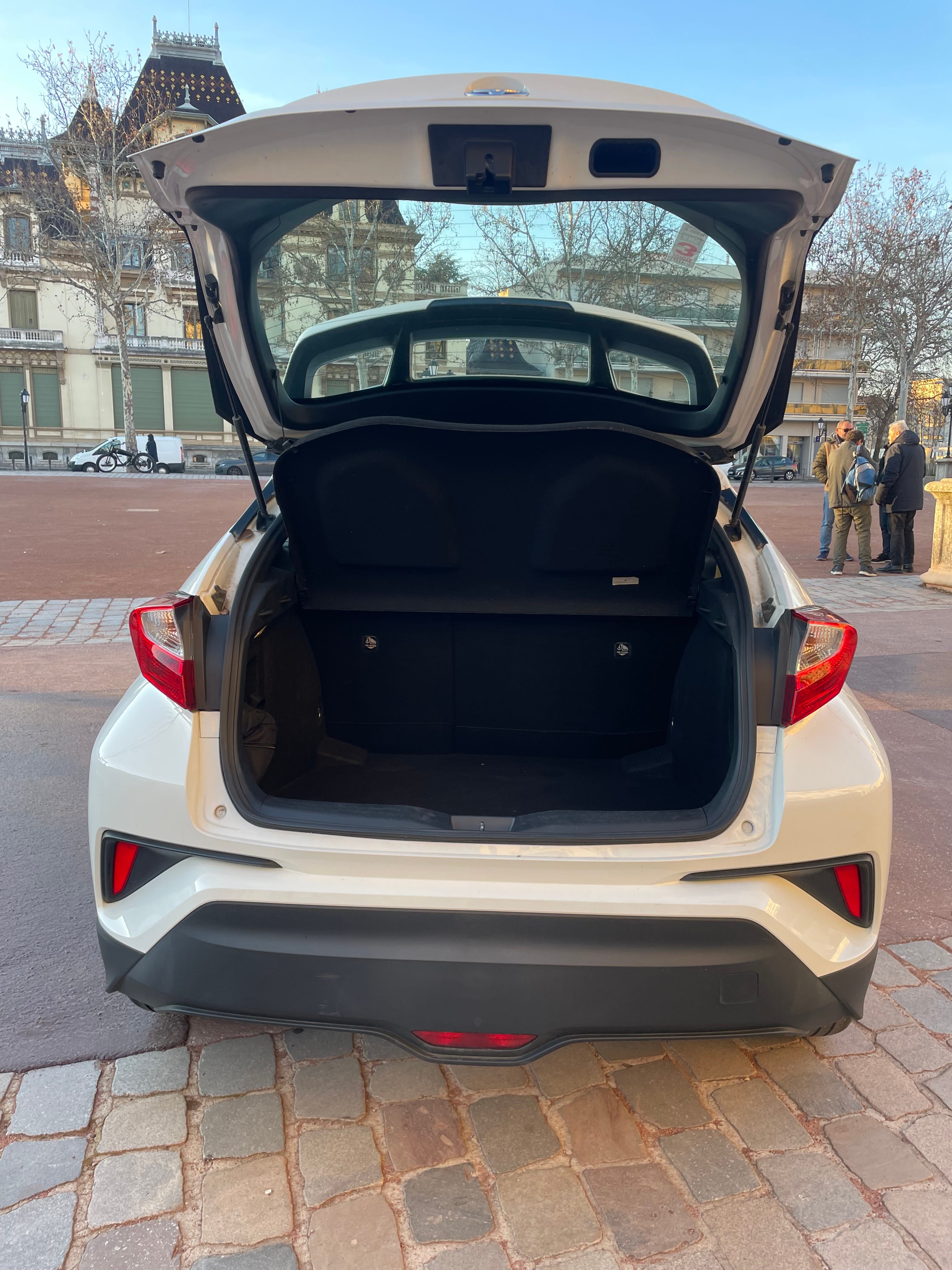 Toyota C-HR Hybrid avec Apple CarPlay