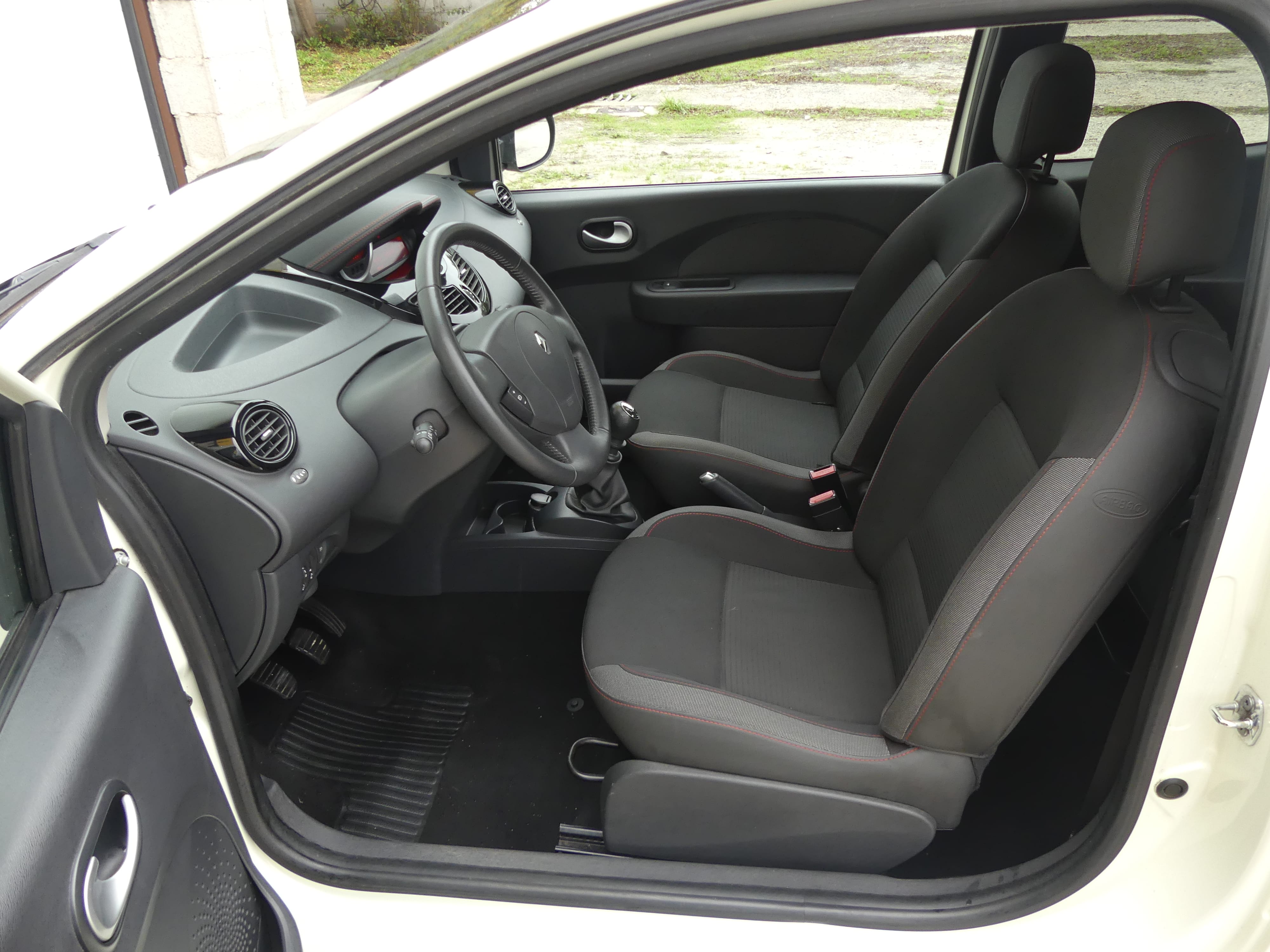 Renault Twingo II avec Autoradio