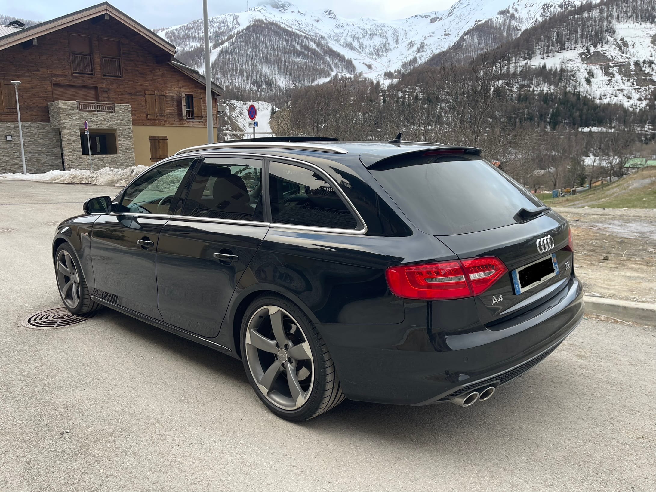 Audi A4 Avant Quattro 2.0 TDI 190ch Sline avec GPS