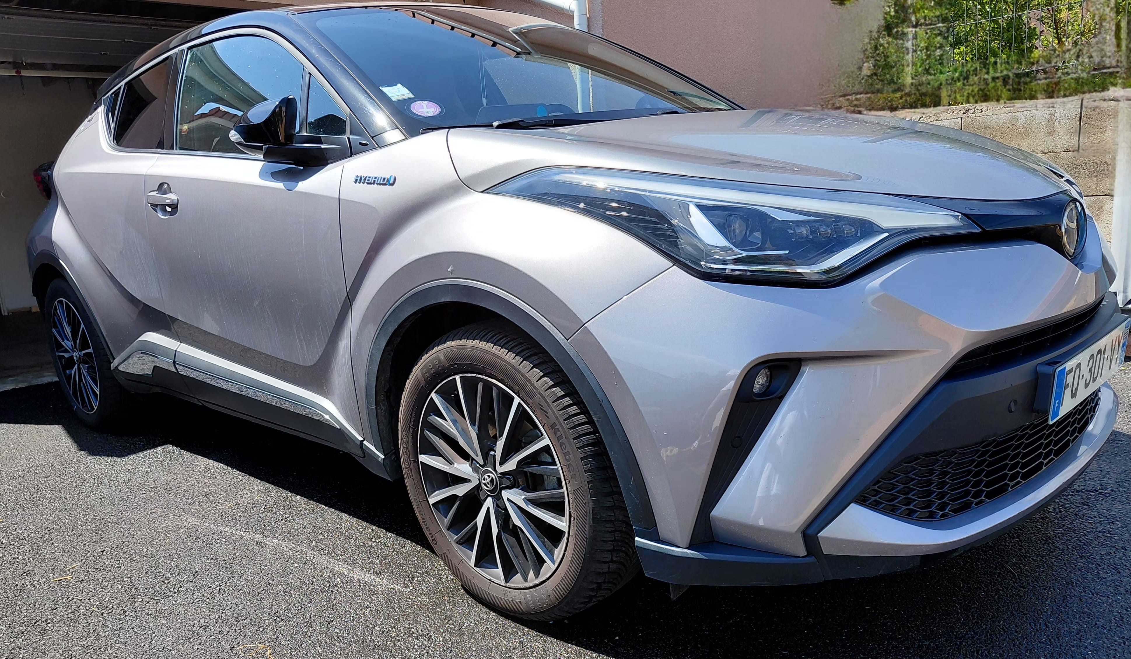 Toyota C-HR Hybrid, 2020, Essence 95 / Électrique (hybride), automatique