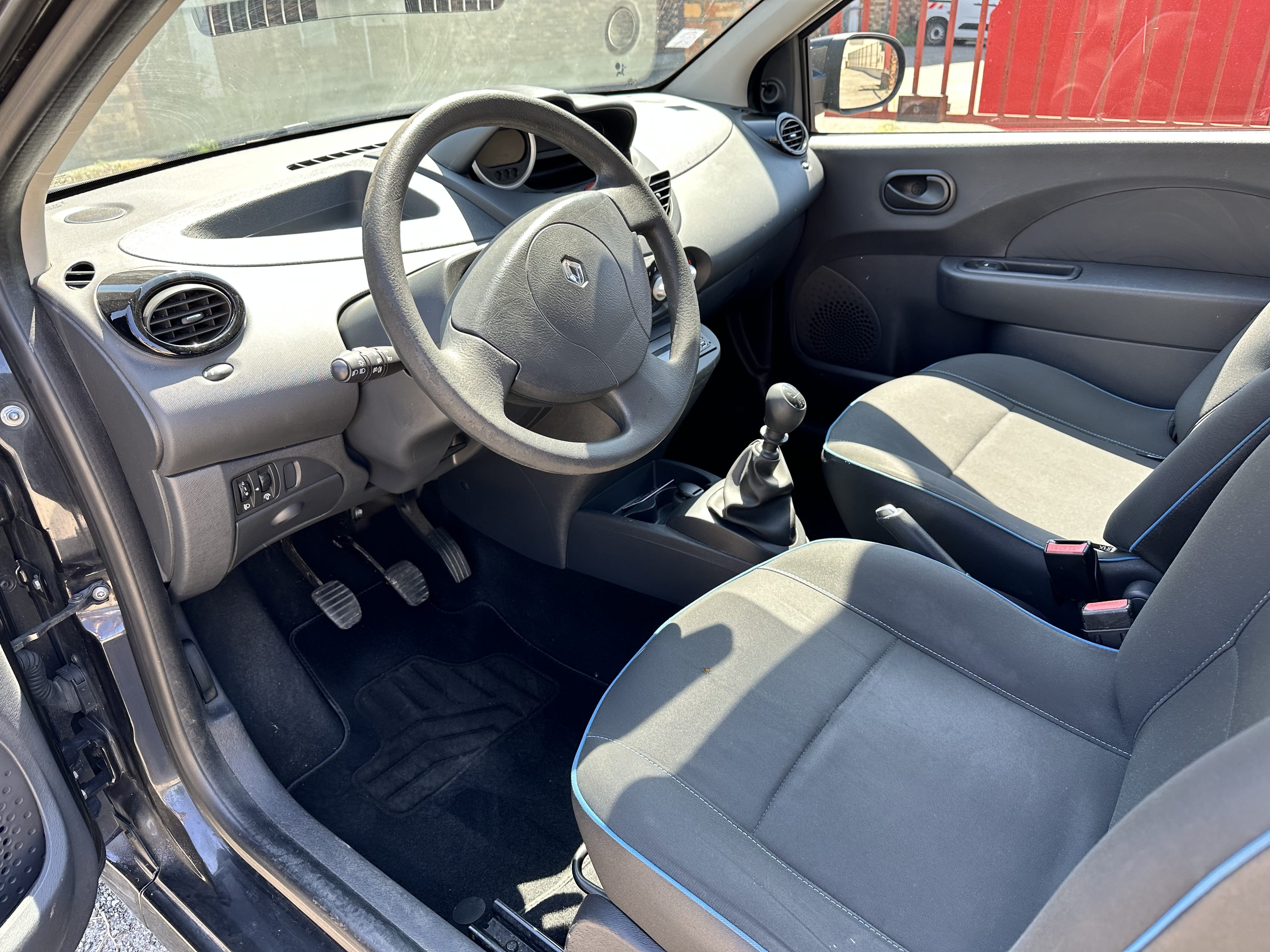 Renault Twingo II avec Entrée audio / iPod