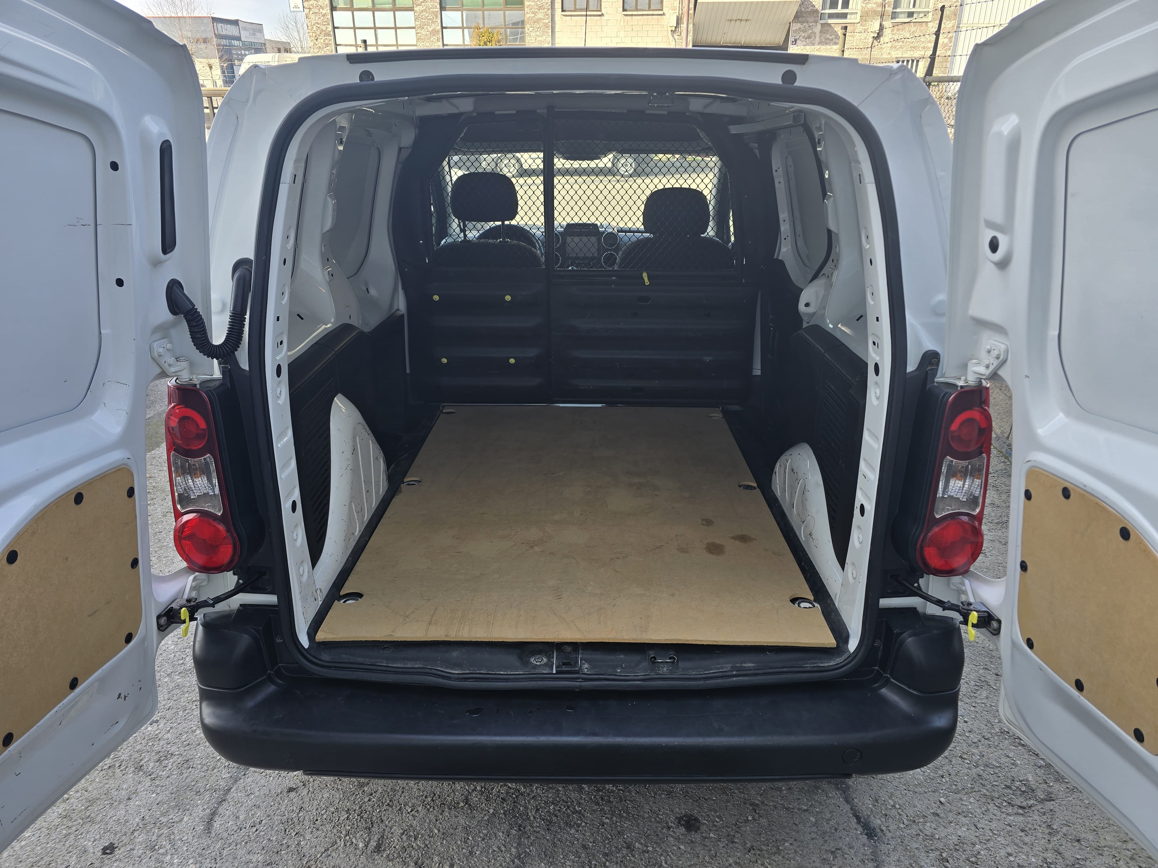 Peugeot Partner Furgoneta con Puertos de carga USB