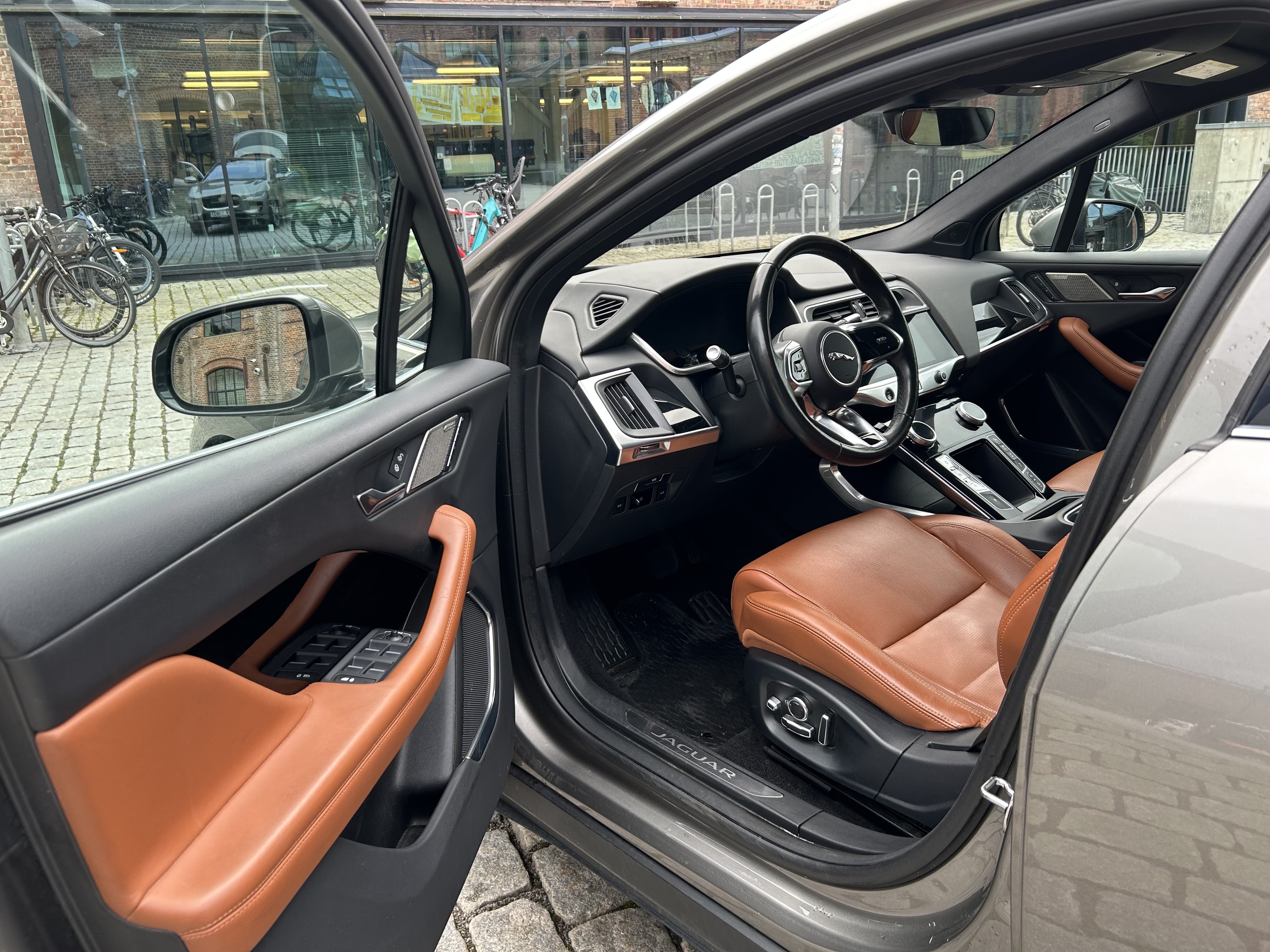 Jaguar I-Pace EV400 HSE med Cruisekontroll