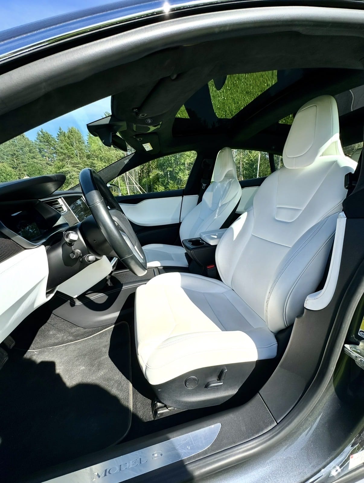 Tesla Model S med Ryggekamera