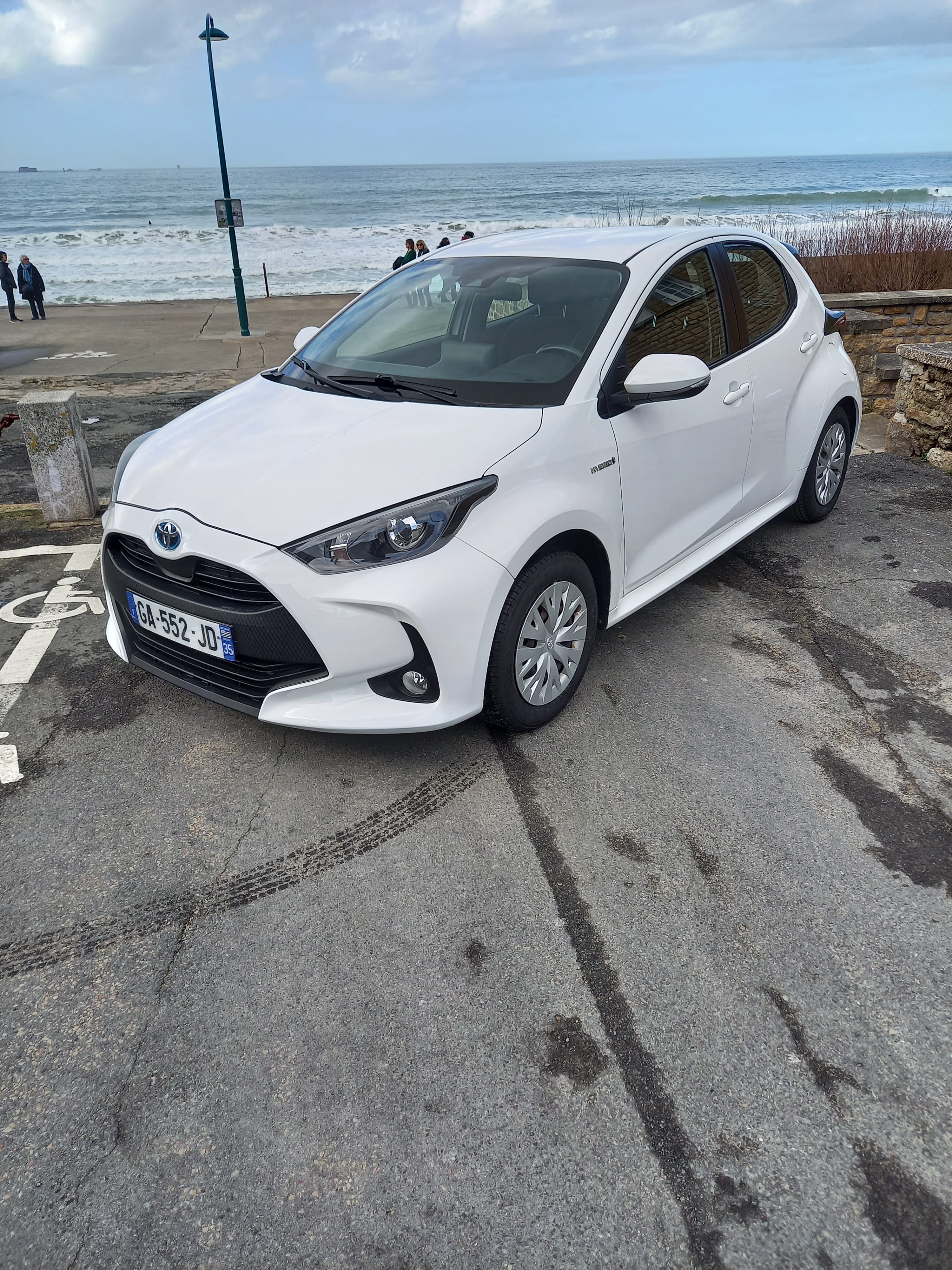 Toyota Yaris Hybride Boîte automatique, 2021, Essence 95 / Électrique (hybride), automatique