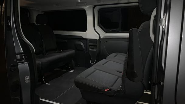 Opel Vivaro avec Siège bébé