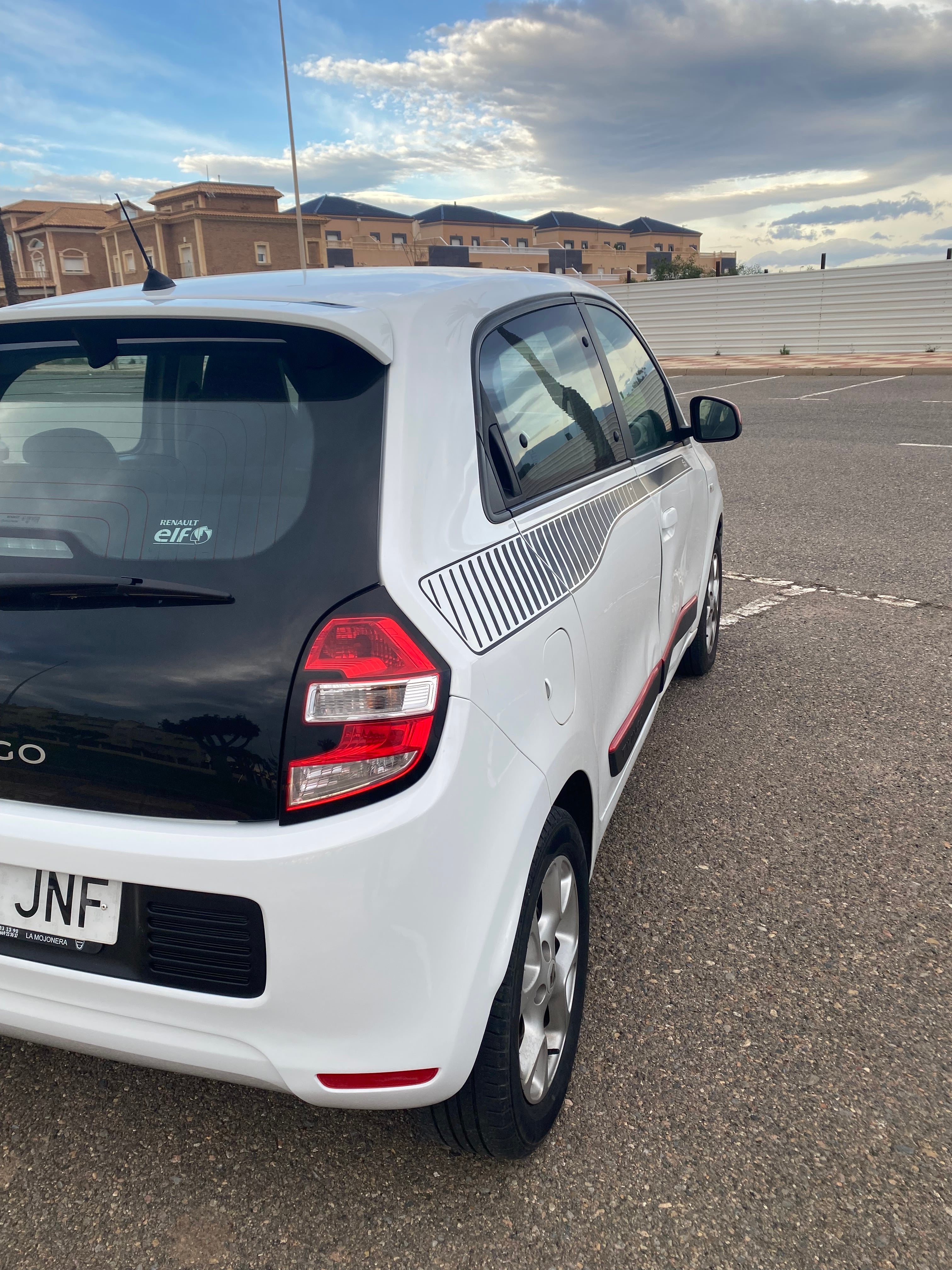 Renault Twingo MK3  1000 c.c. con Audio Bluetooth