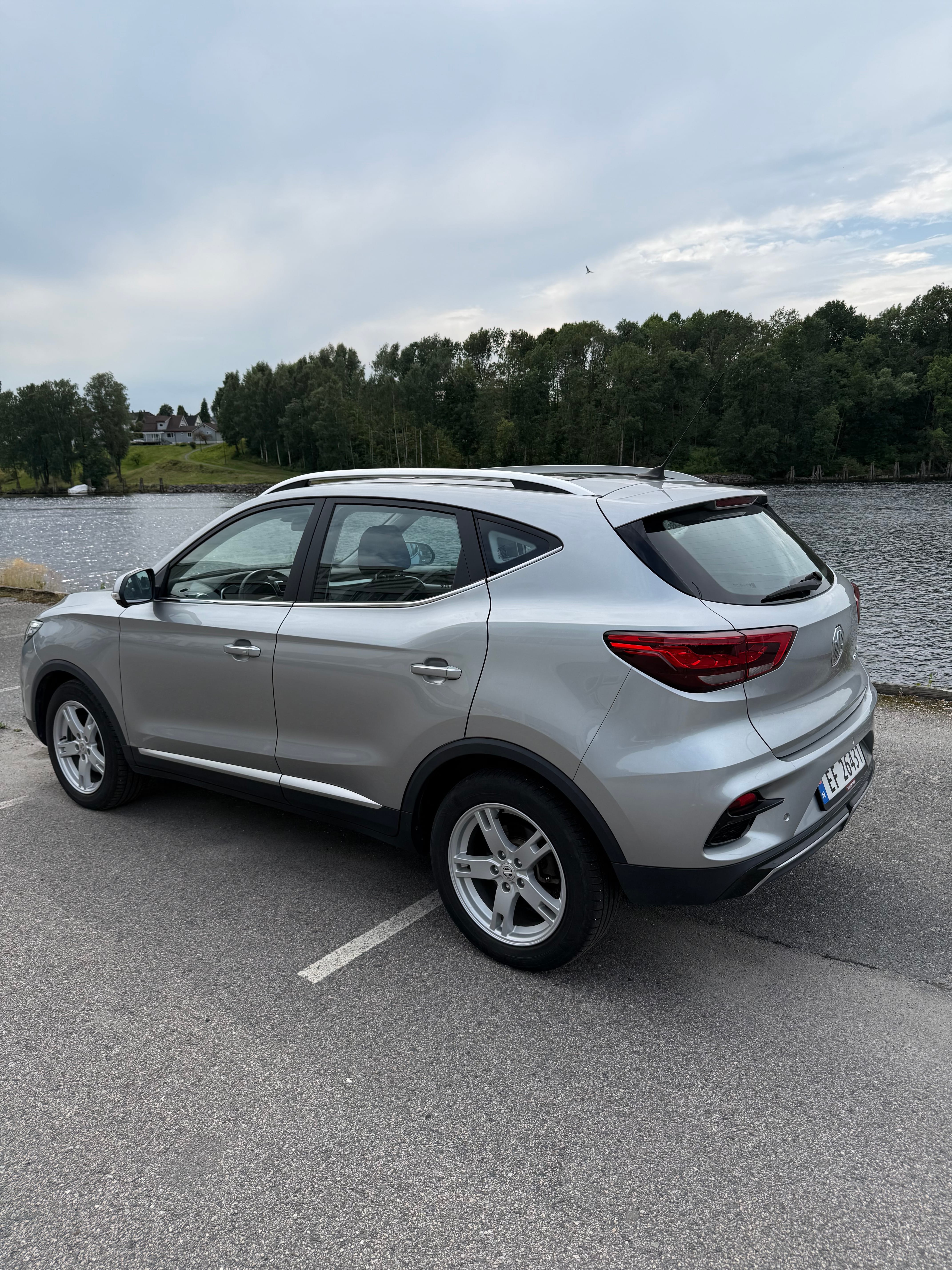 MG ZS EV med Ryggekamera