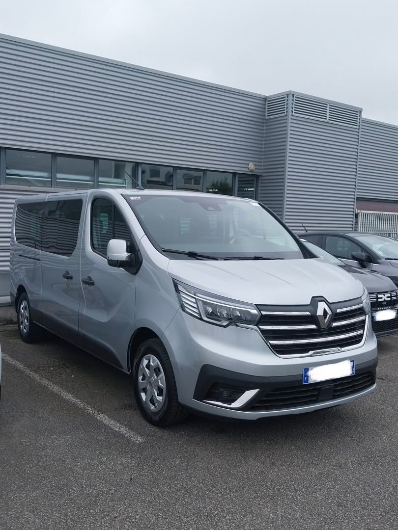 Renault Trafic Passenger, 2023, Diesel, automatique, 9 places et plus