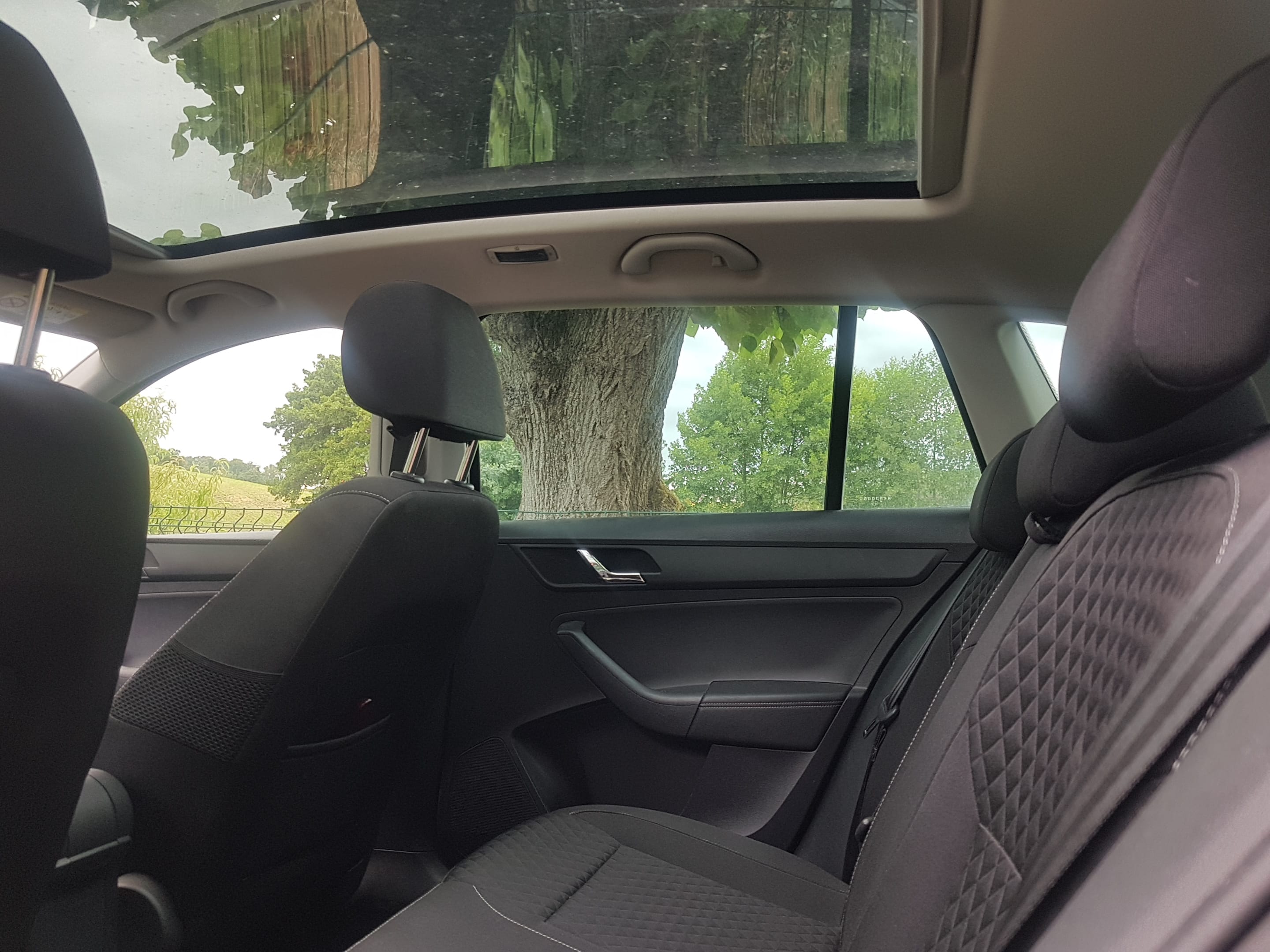 Skoda Rapid 1.2 L 110 CV Drive Greentech avec Entrée audio / iPod