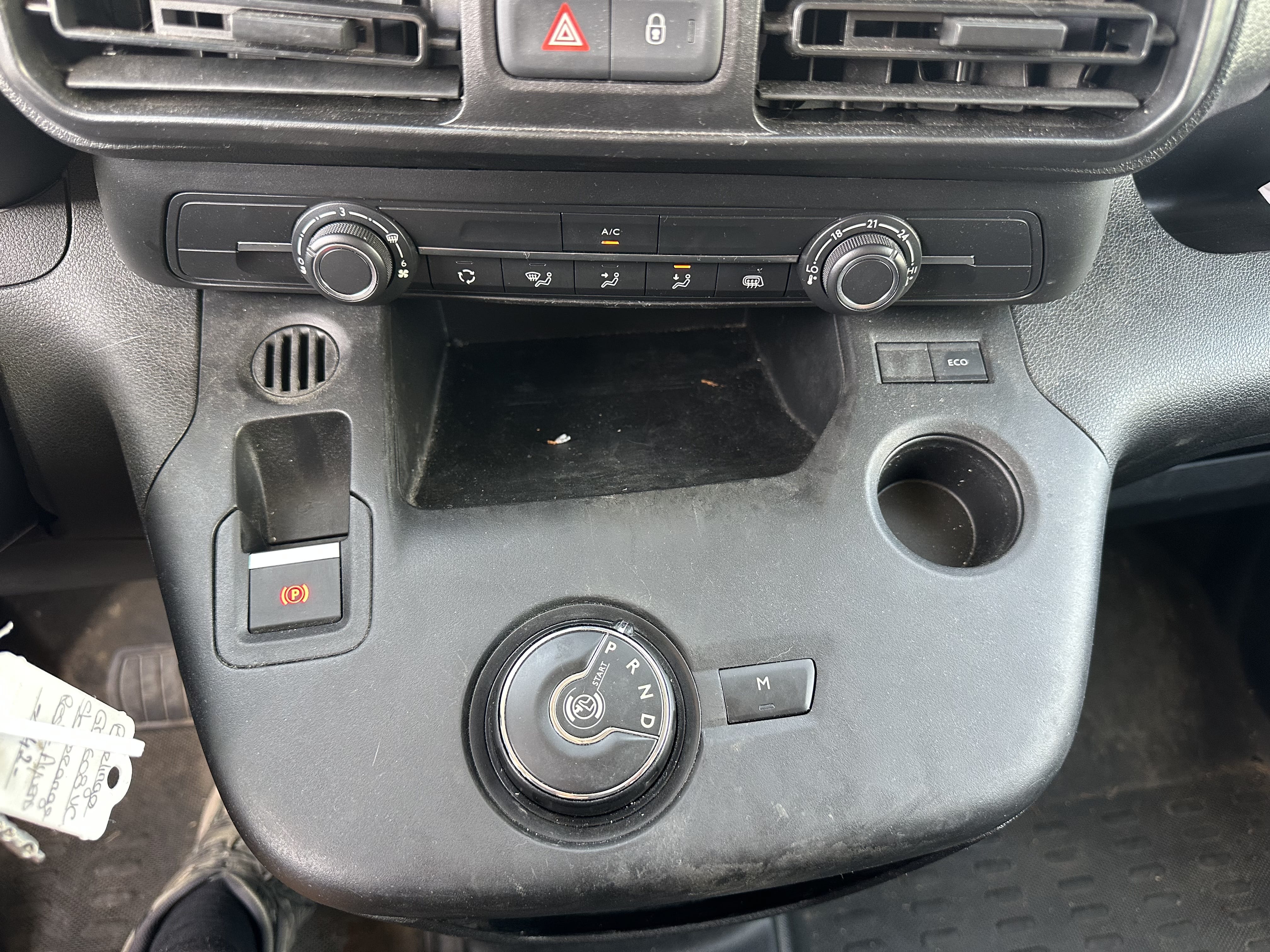 Citroen Berlingo GD608 avec Entrée audio / iPod