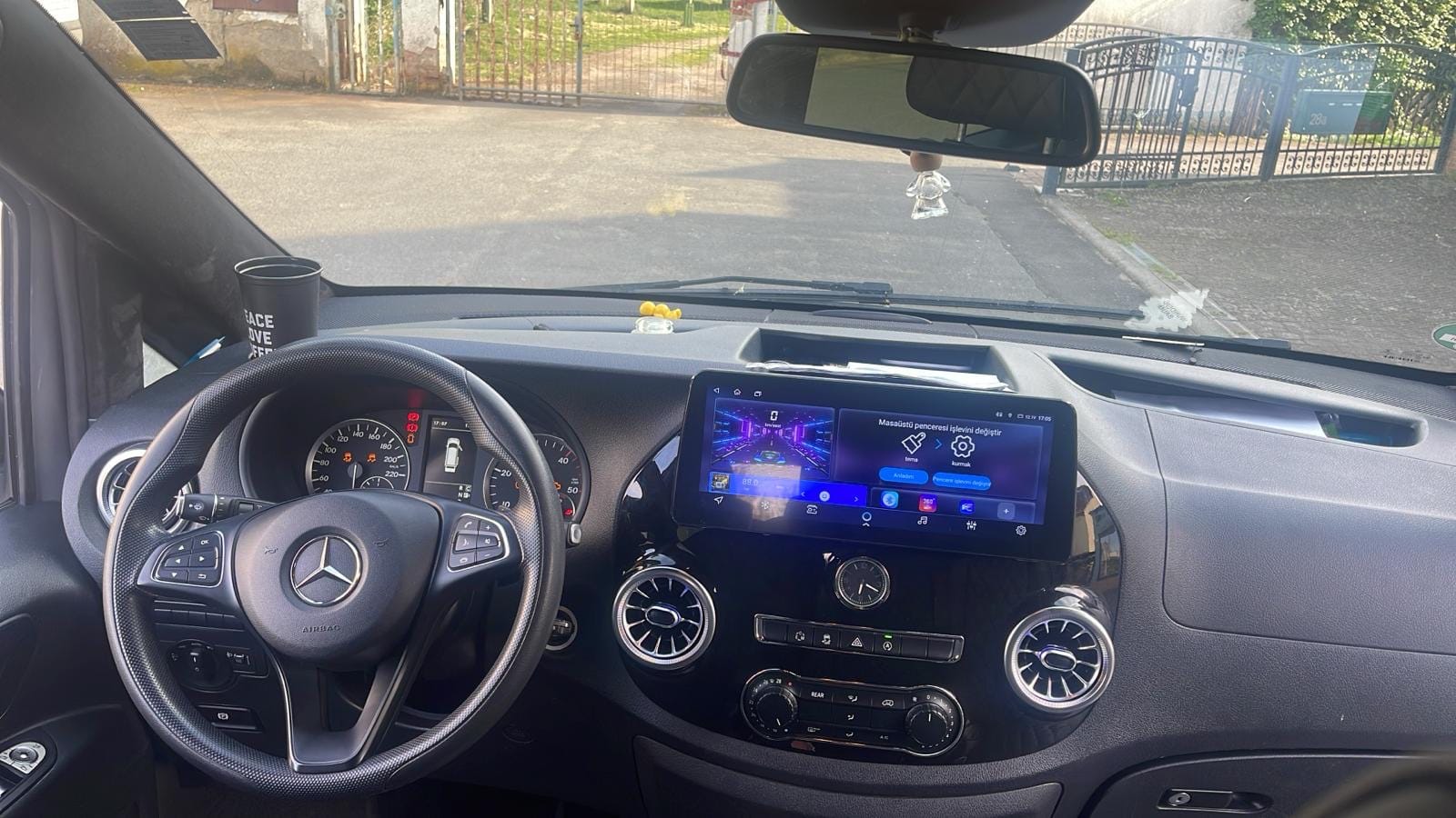 Mercedes-Benz Vito Tourer mit Navigationsgerät