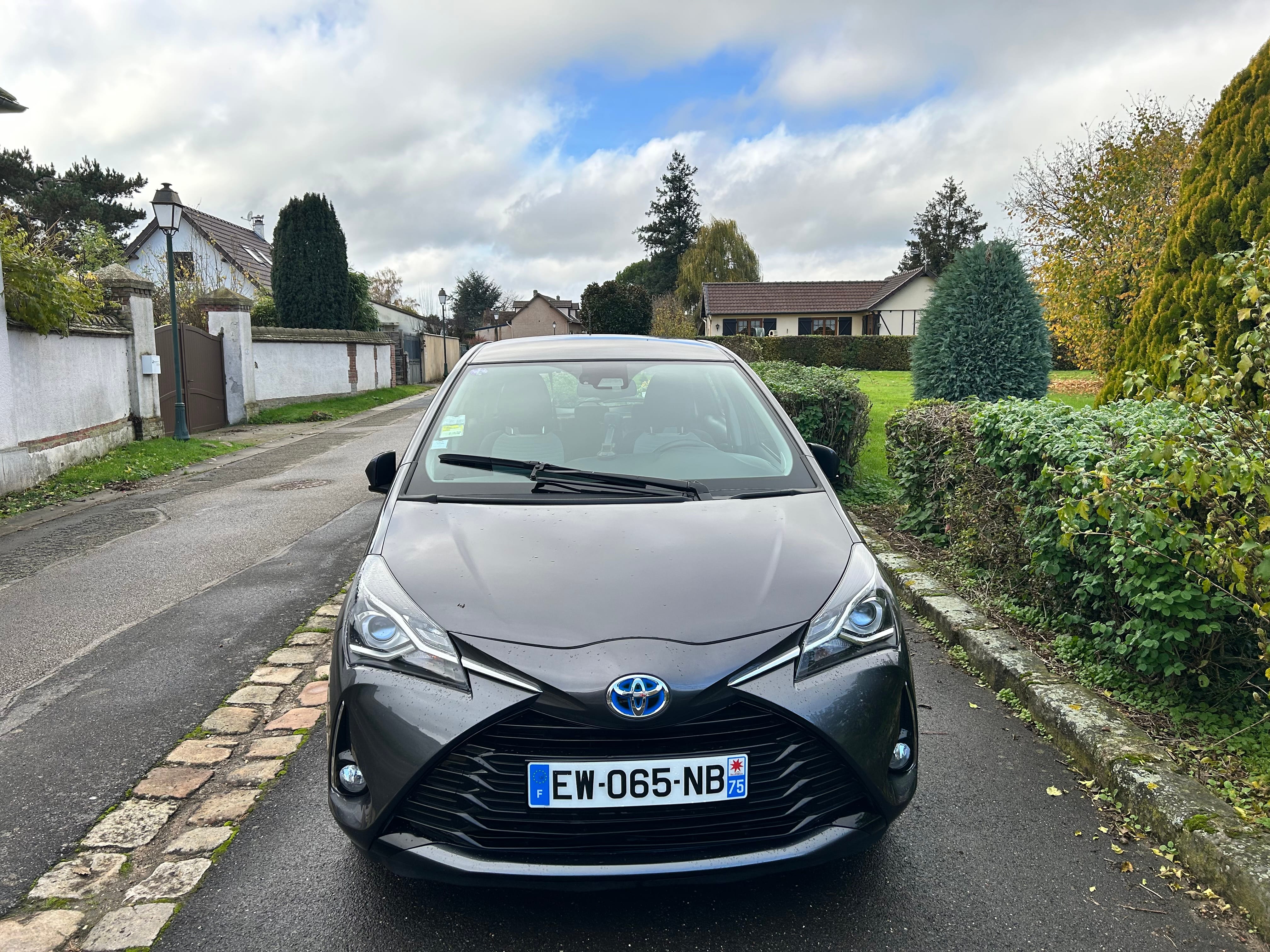 Toyota Yaris Hybride 3 CV avec Climatisation