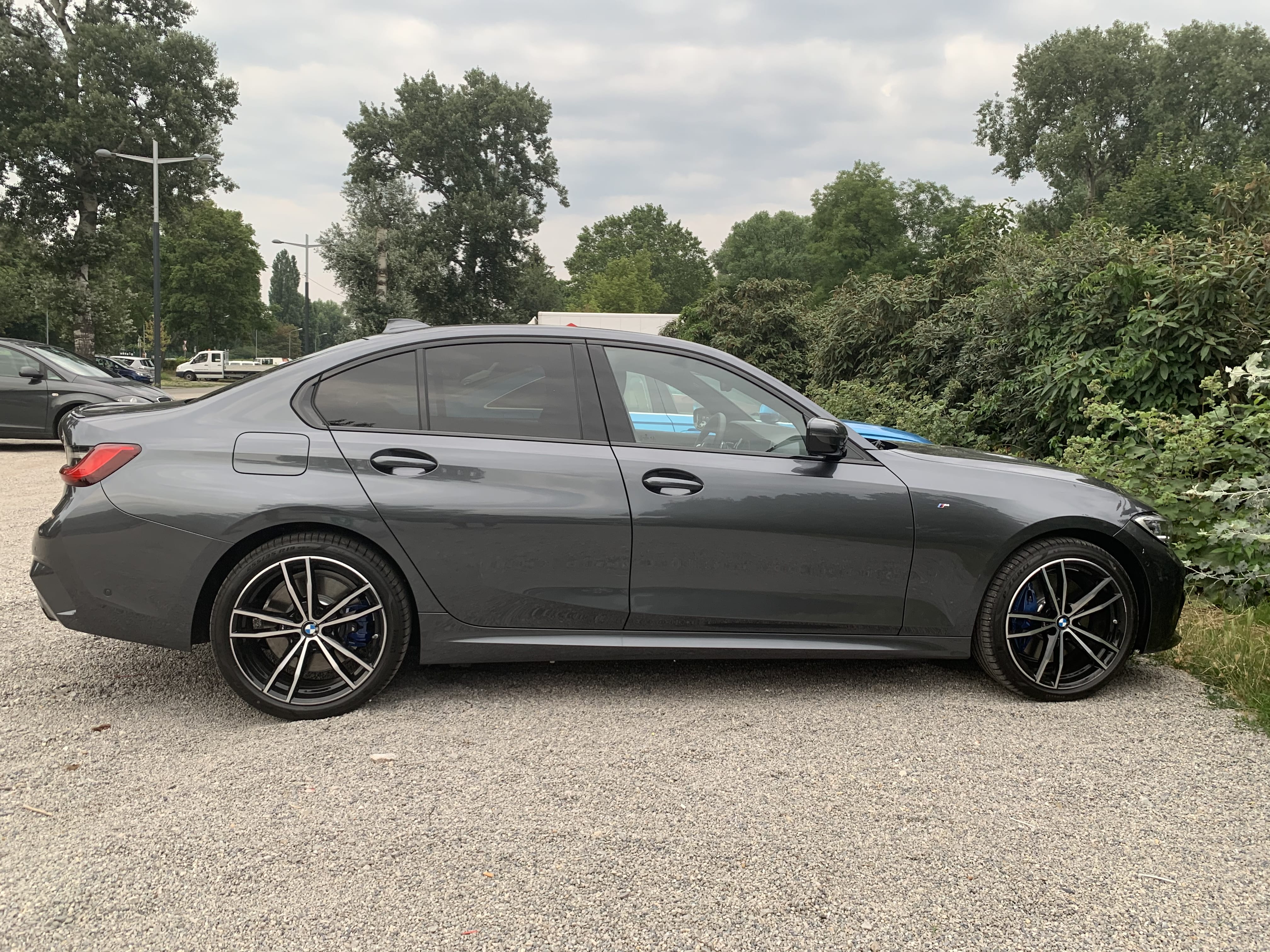 BMW 3er New BMW 330e + accommodations in Vienna mit Klimaanlage