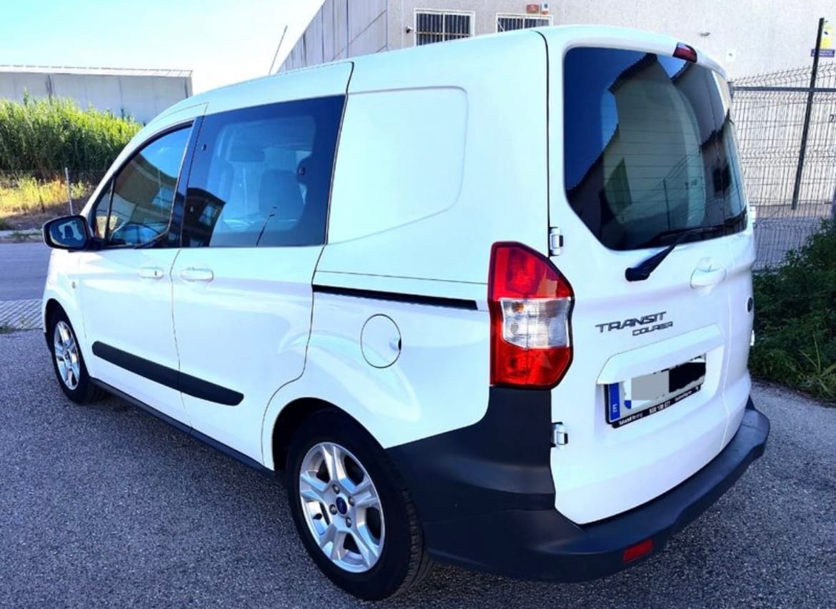 Ford Transit Courier Combi con Aire acondicionado