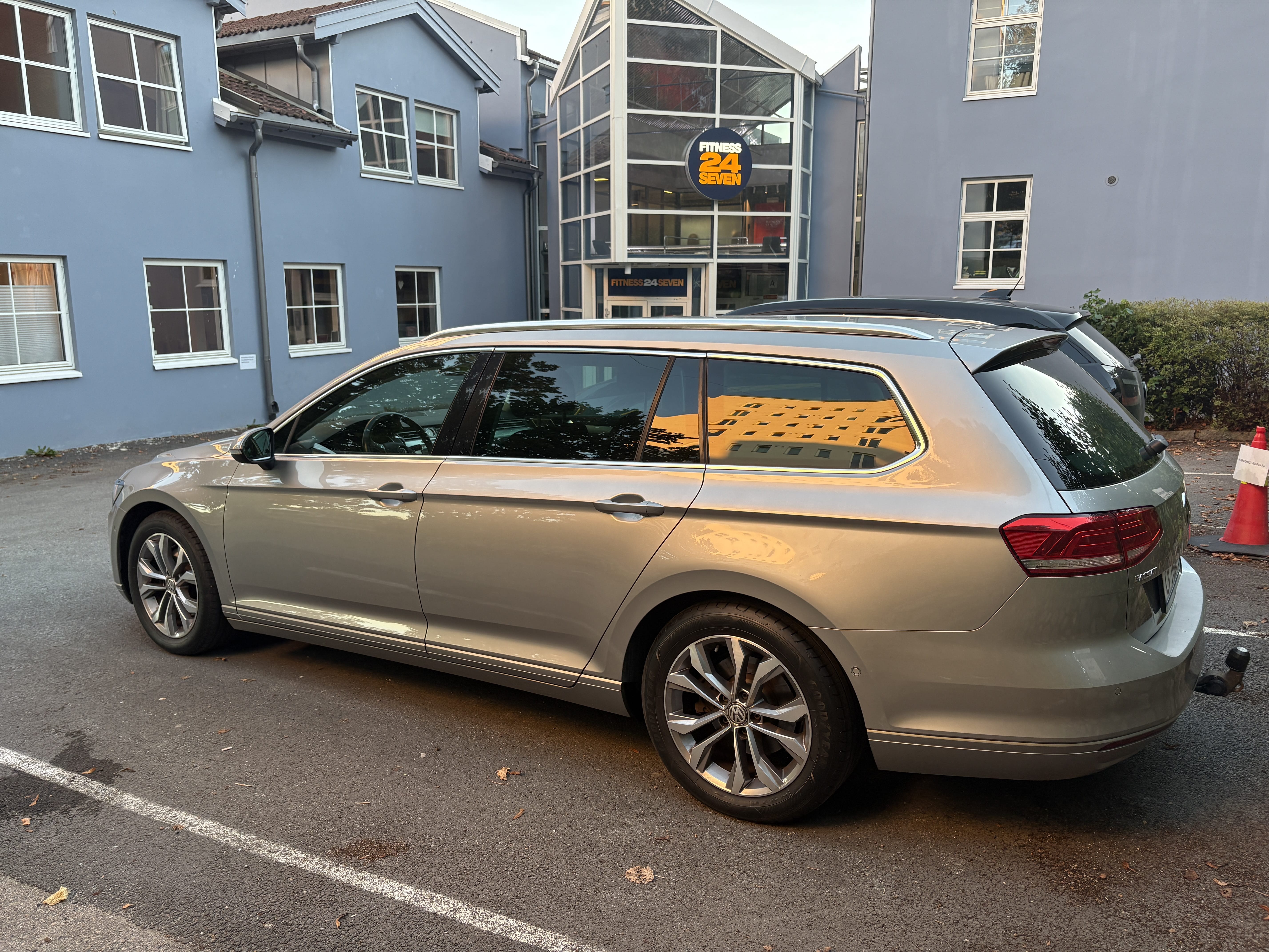 Volkswagen Passat Automat with Cruise control