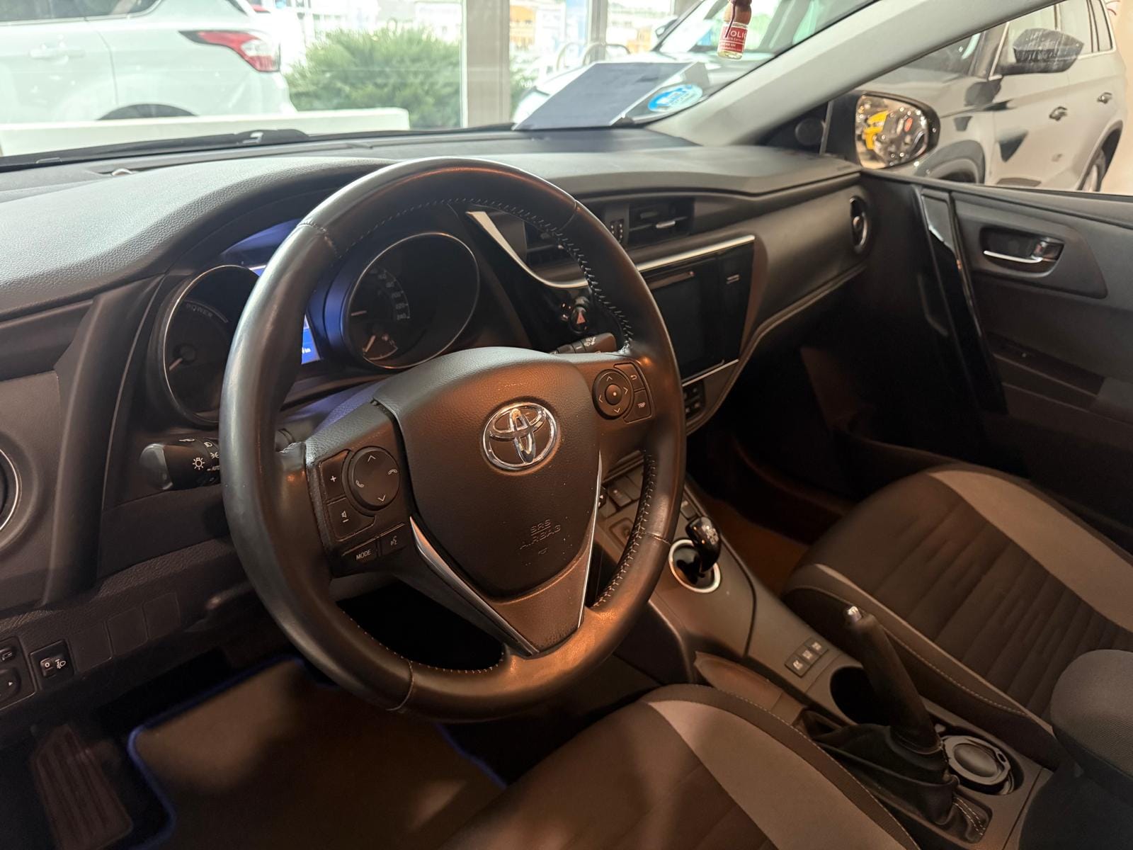 Toyota Auris con Control de velocidad