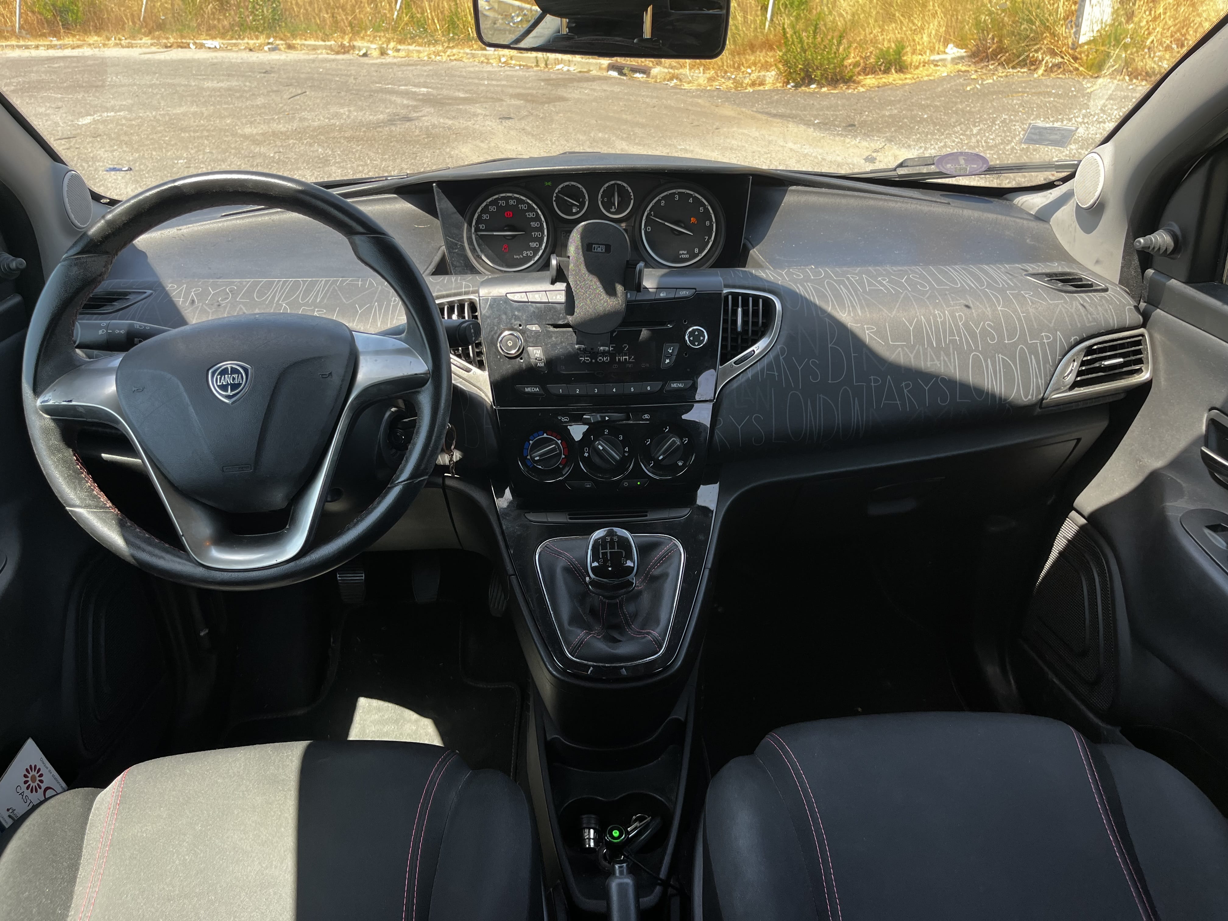Lancia Ypsilon