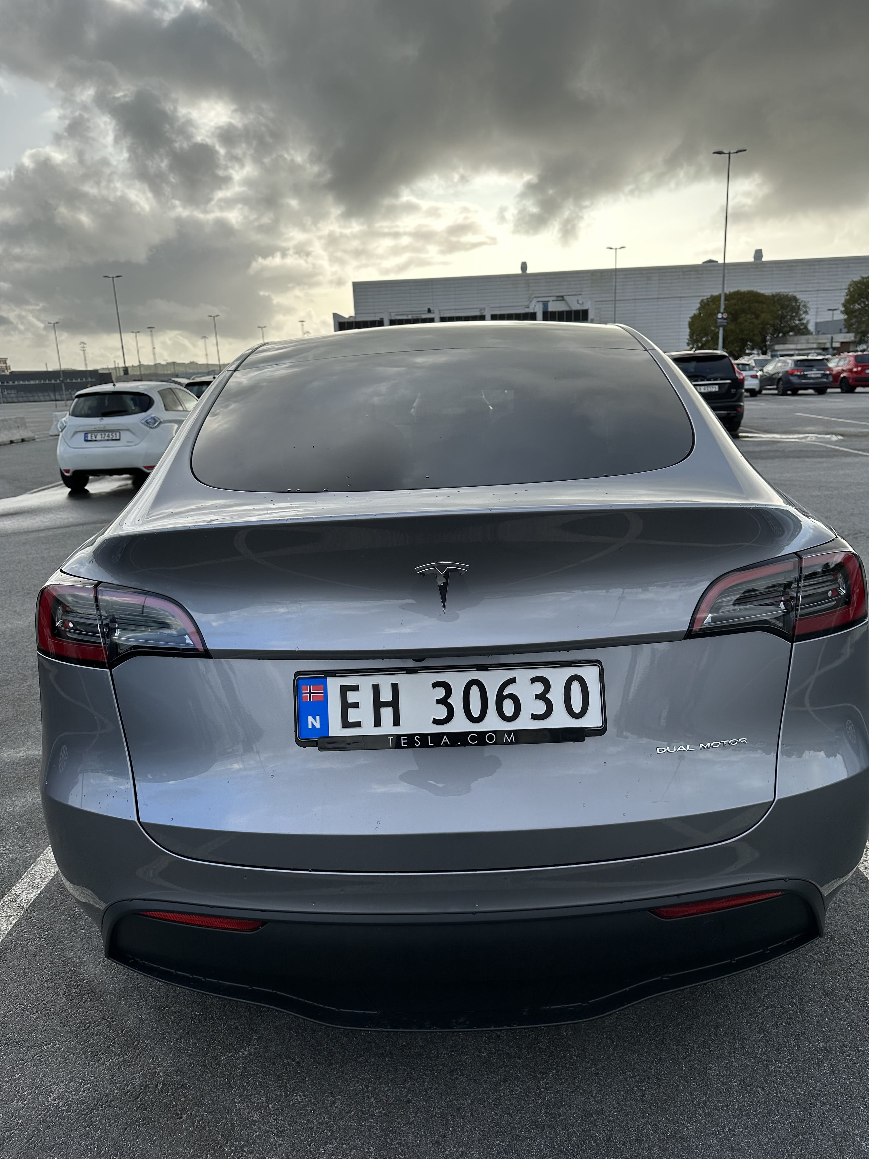 Tesla Model Y Long Range med GPS