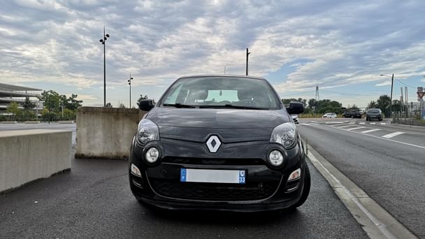 Renault Twingo Louez la Twingo 2 Diesel – Économique et Pratique ! avec Climatisation