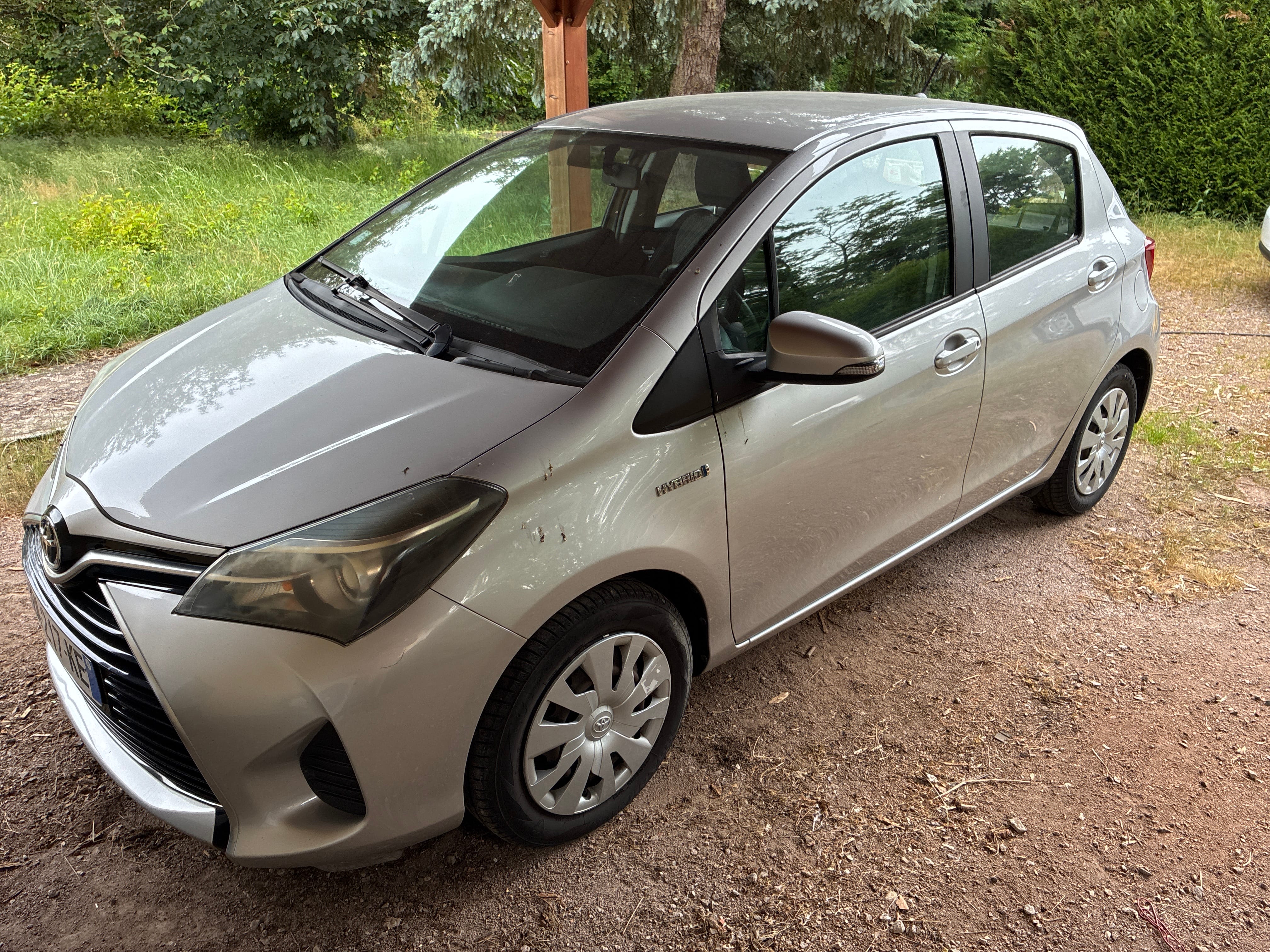 Toyota Yaris, 2017, Essence 95 / Électrique (hybride), automatique