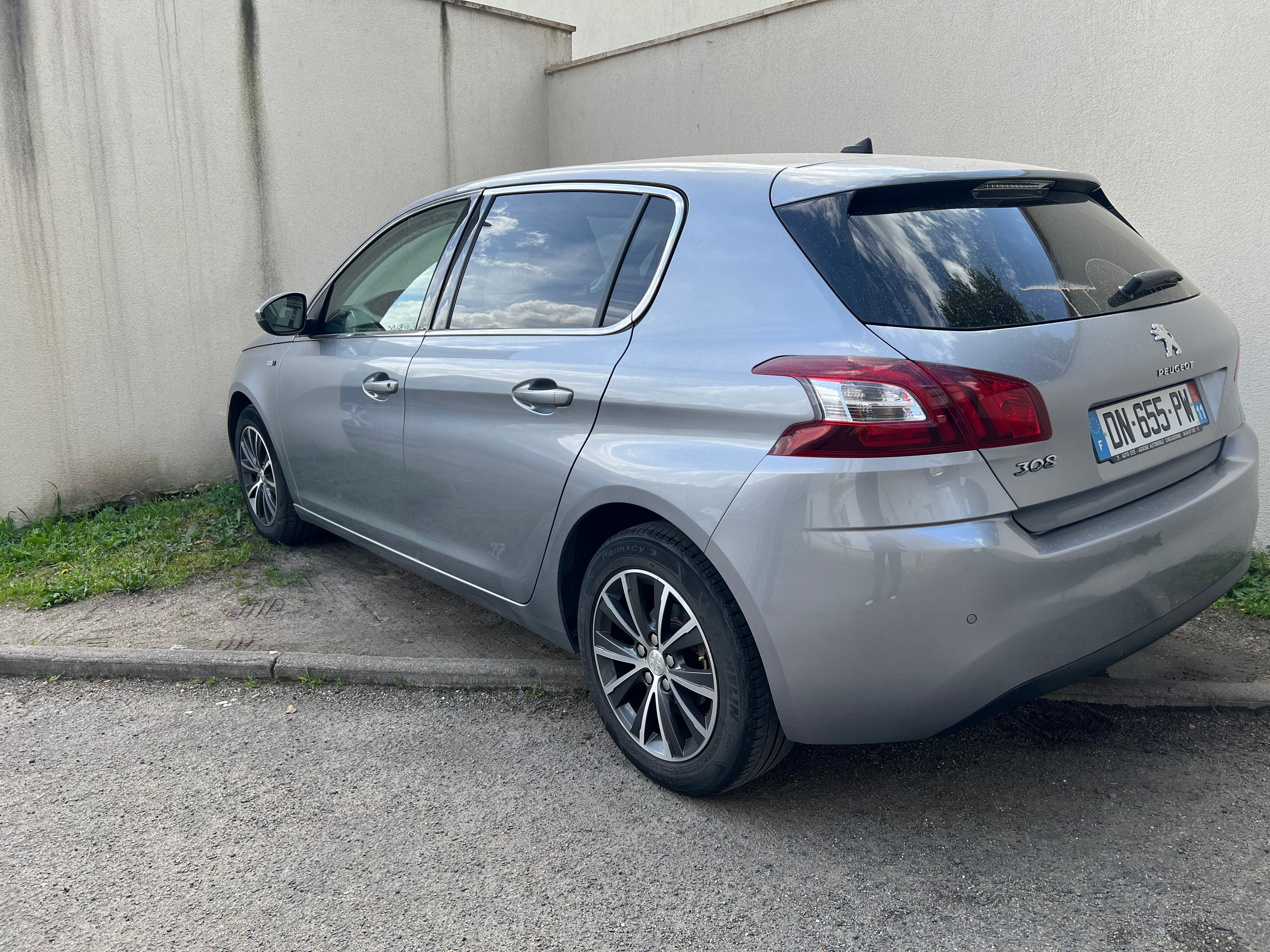 Peugeot 308 avec GPS