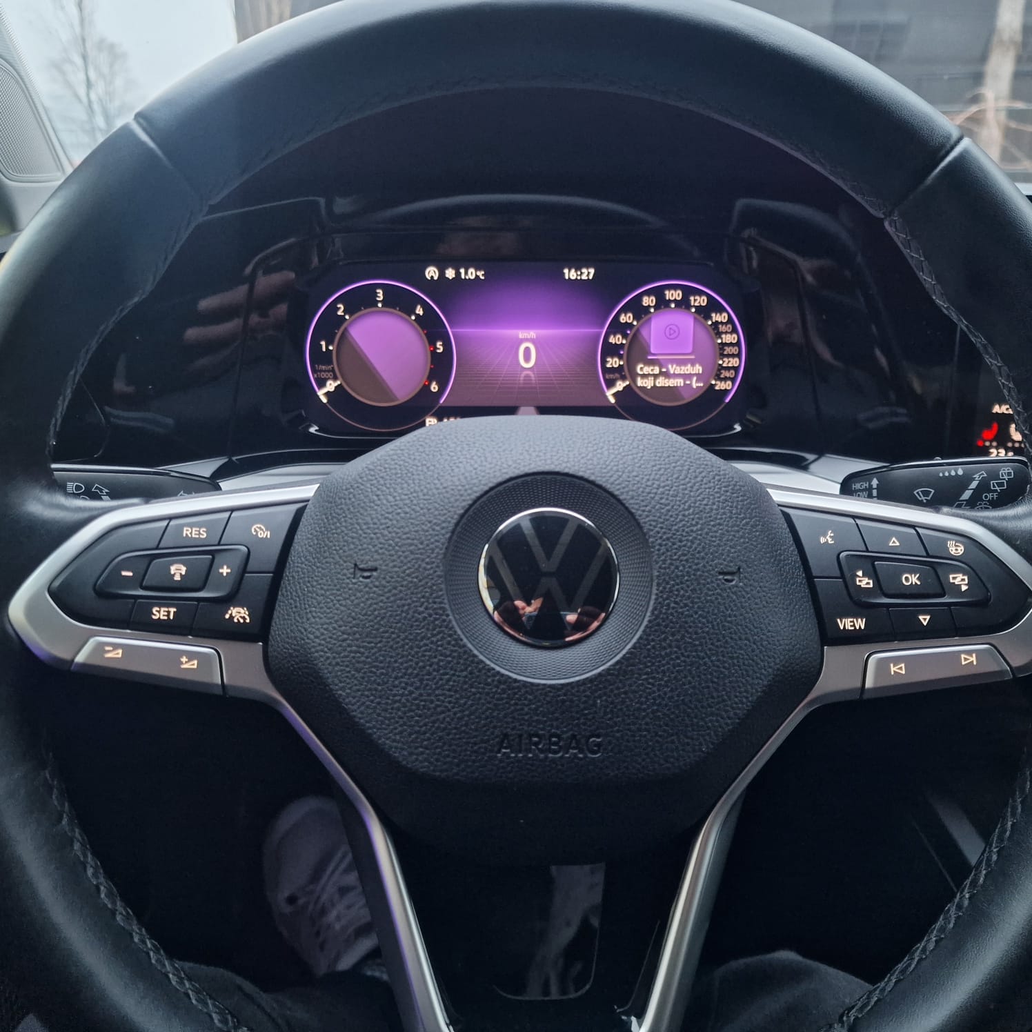 Volkswagen Golf 2.0 mit Winterreifen