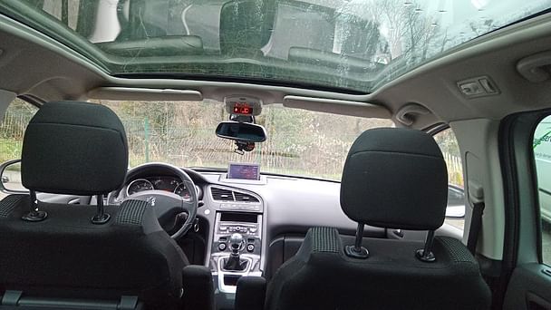 Peugeot 5008 avec GPS