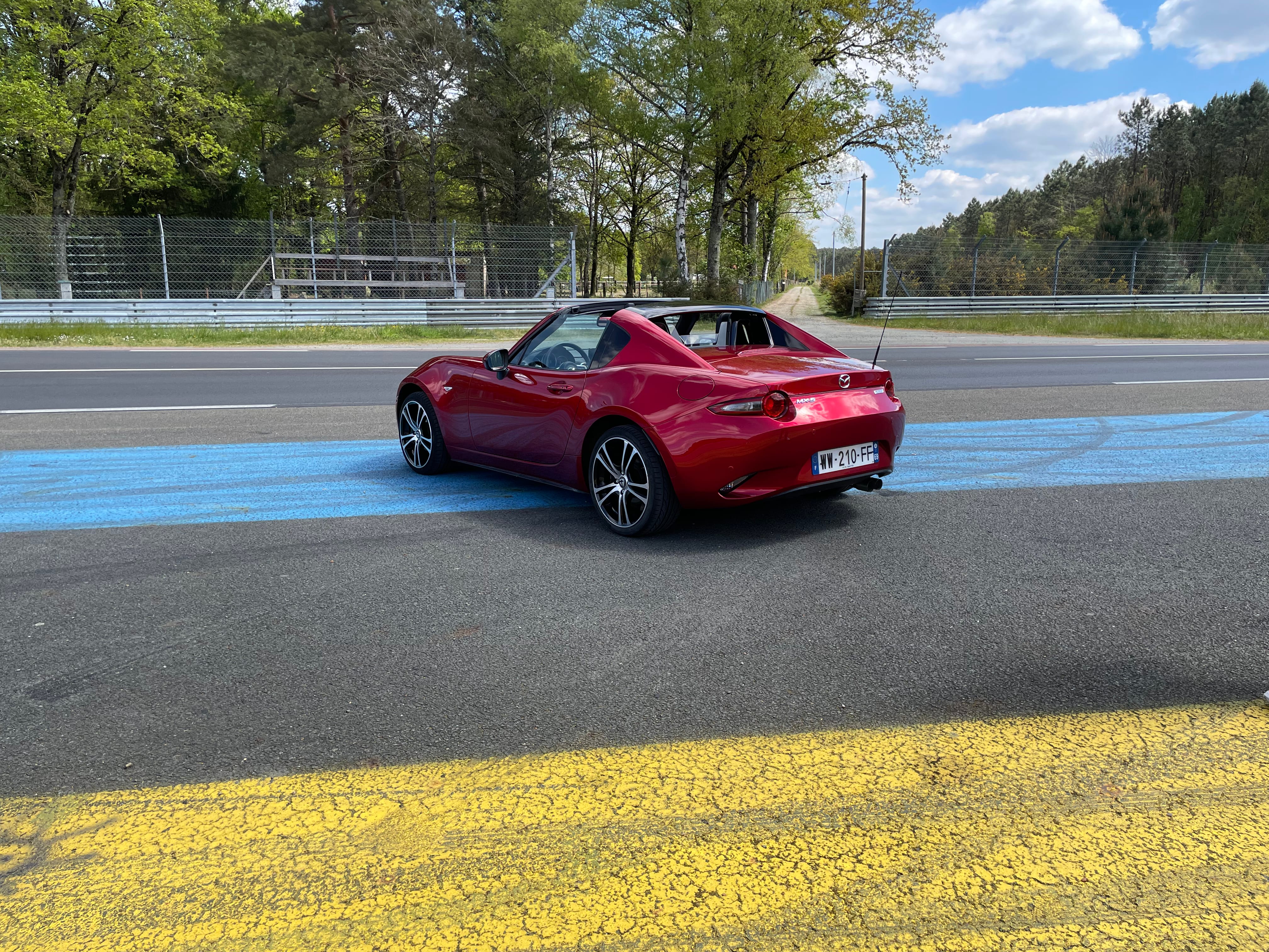 Mazda MX-5 Miata RF Grand Touring avec GPS