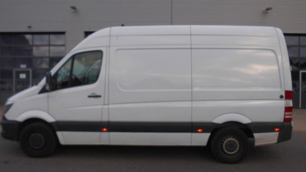 Mercedes Sprinter 24/7, Kasten 3,26 x 1,75 m Ladefläche (Hänger möglich, Aufpreis) mit Klimaanlage